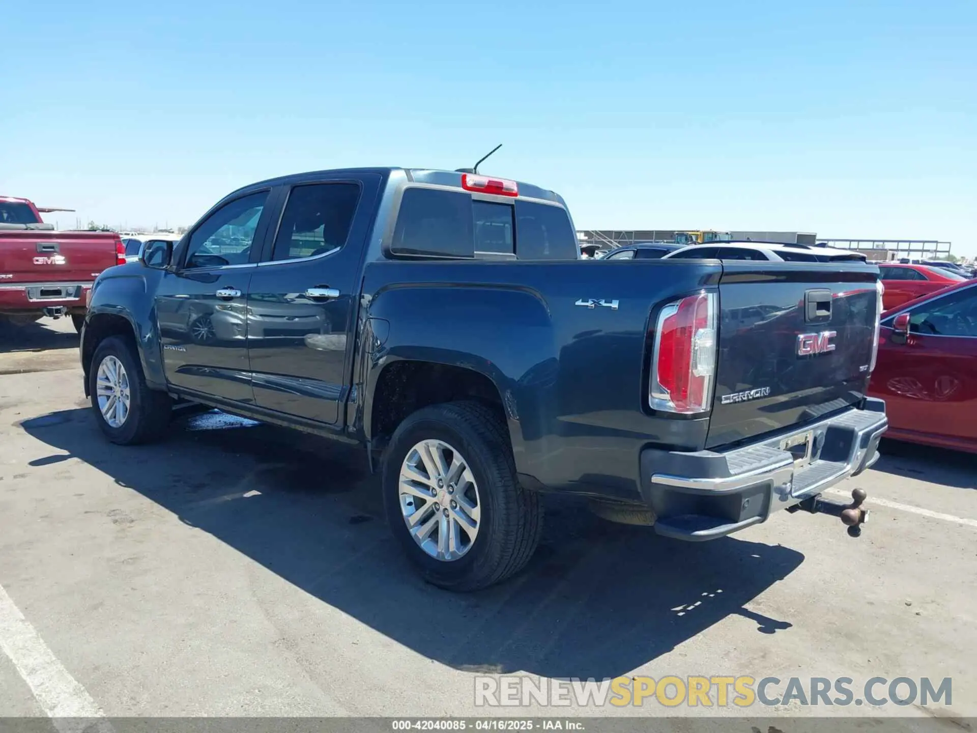 3 Photograph of a damaged car 1GTG6DEN1K1207289 GMC CANYON 2019