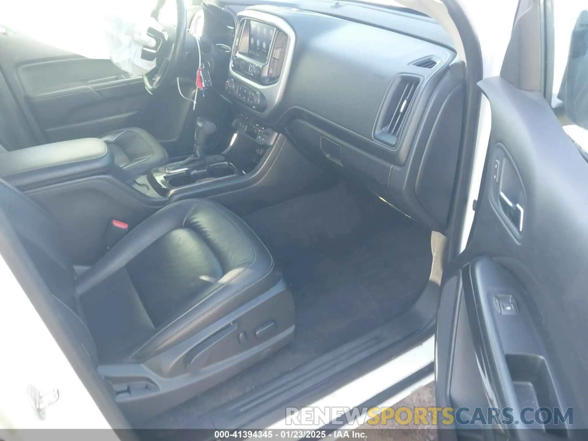 5 Photograph of a damaged car 1GTG6DEN8K1109070 GMC CANYON 2019