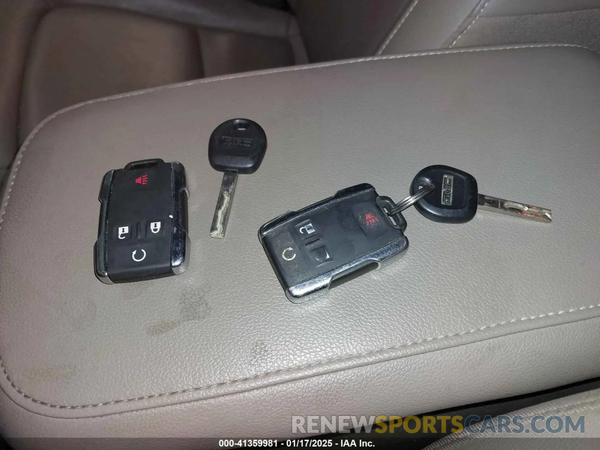 11 Photograph of a damaged car 1GTG6DEN8K1356749 GMC CANYON 2019
