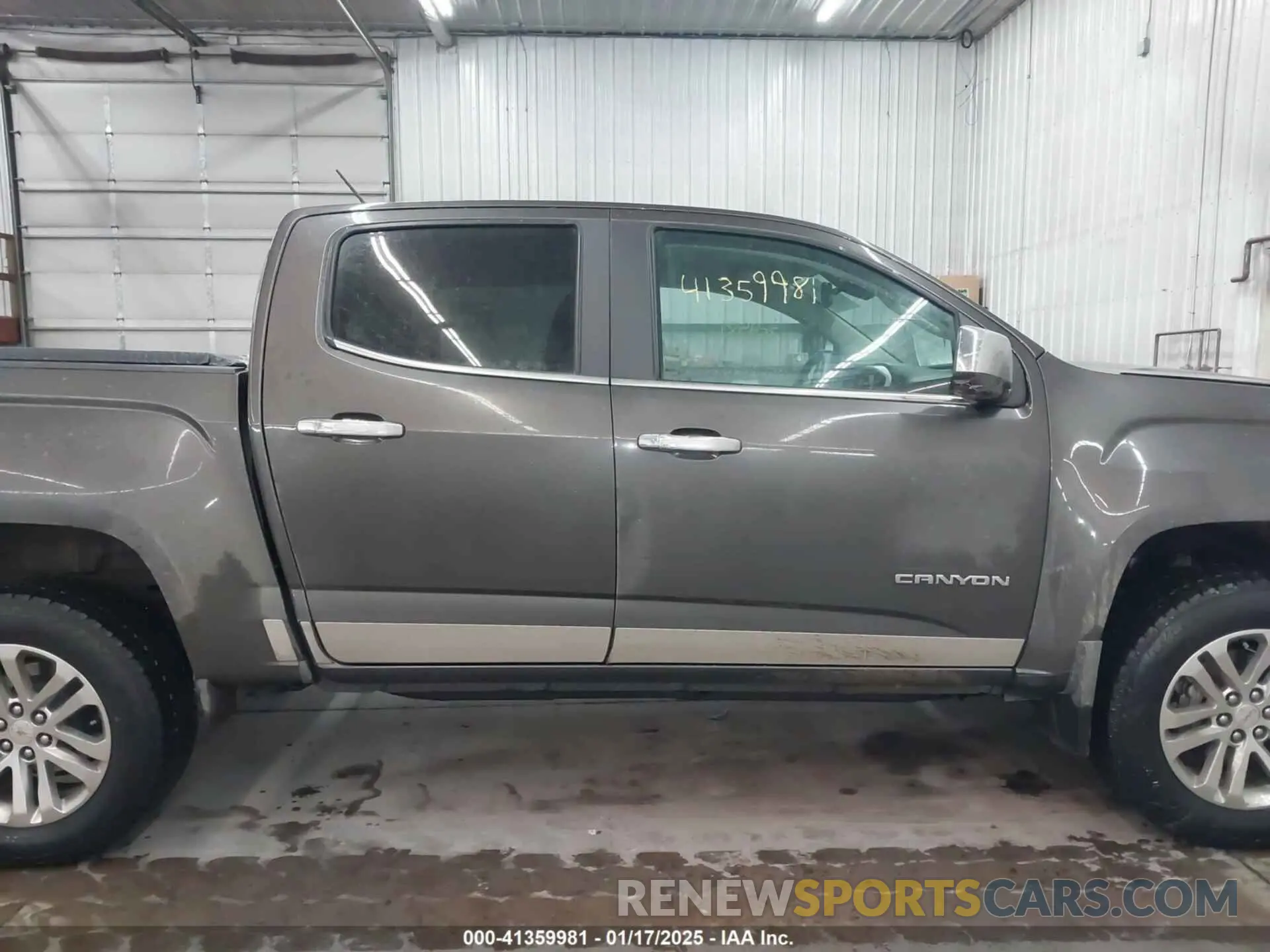 14 Photograph of a damaged car 1GTG6DEN8K1356749 GMC CANYON 2019