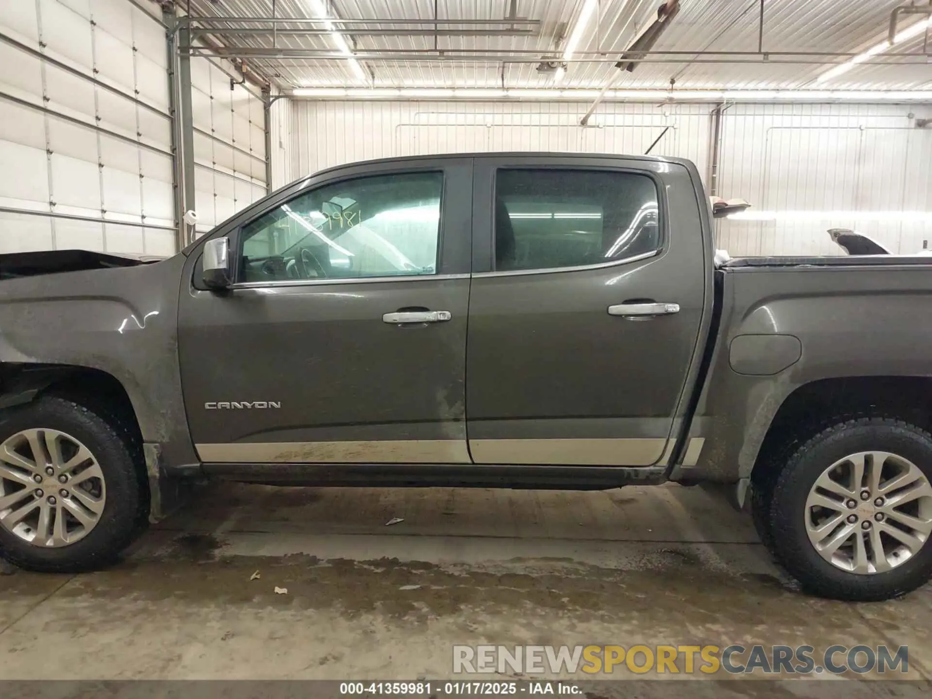 15 Photograph of a damaged car 1GTG6DEN8K1356749 GMC CANYON 2019