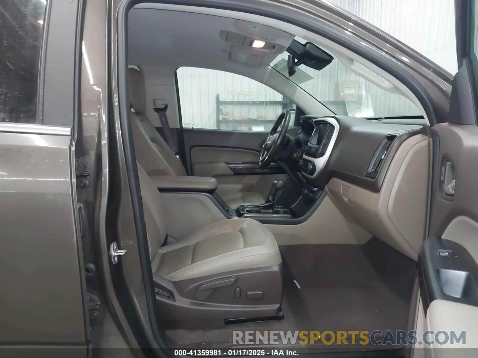 5 Photograph of a damaged car 1GTG6DEN8K1356749 GMC CANYON 2019