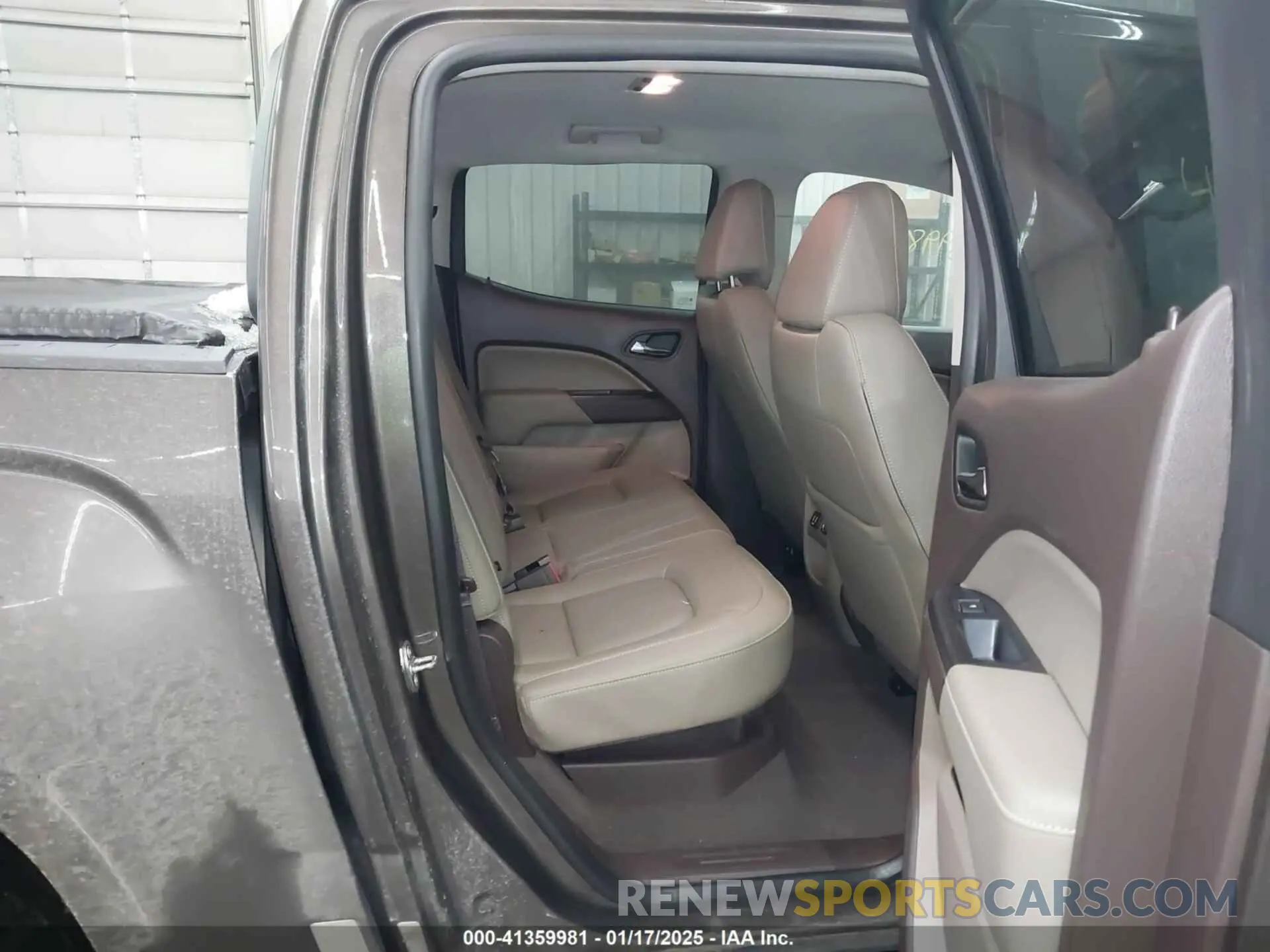 8 Photograph of a damaged car 1GTG6DEN8K1356749 GMC CANYON 2019