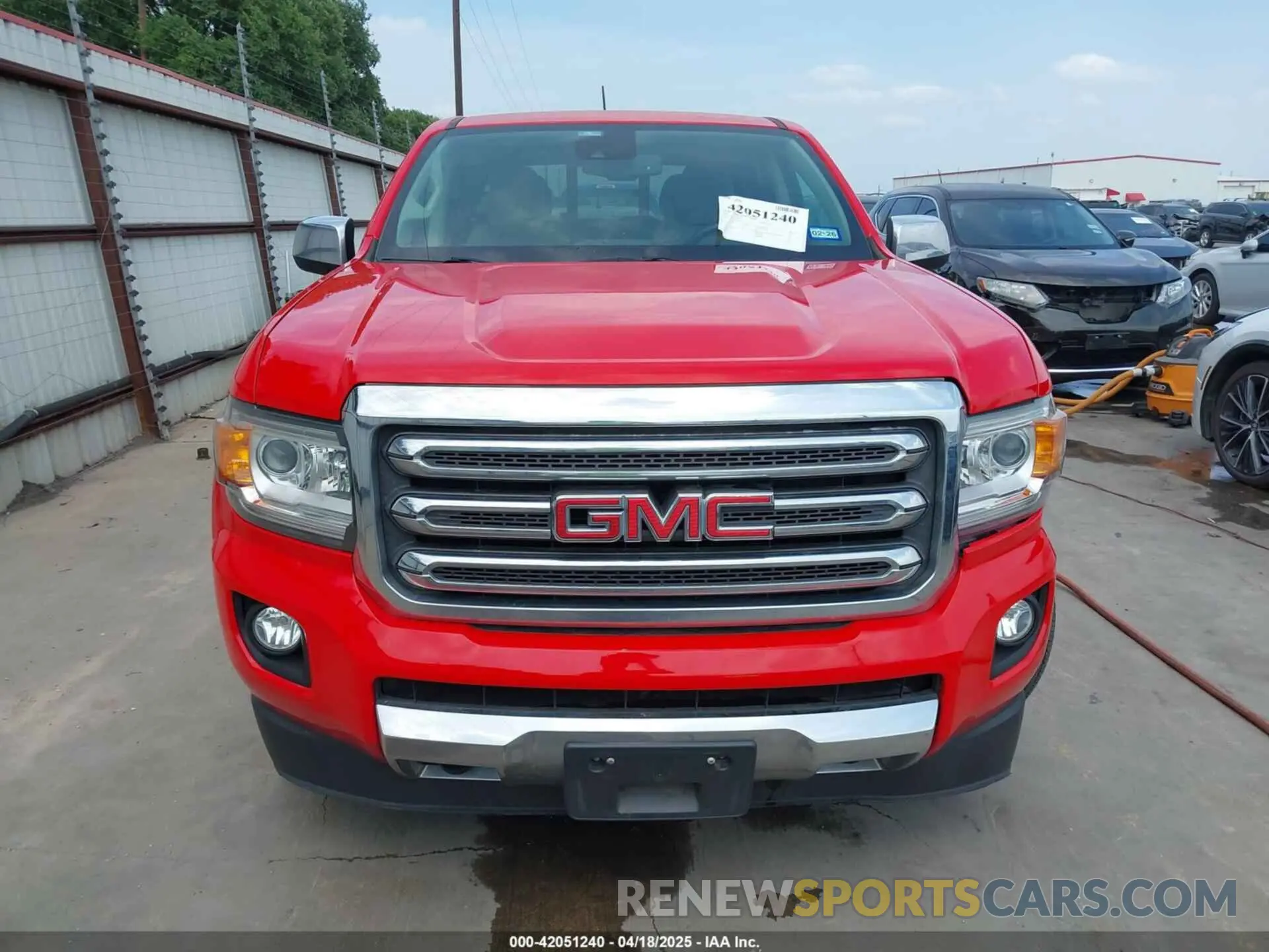 17 Photograph of a damaged car 1GTG6DEN9K1209534 GMC CANYON 2019