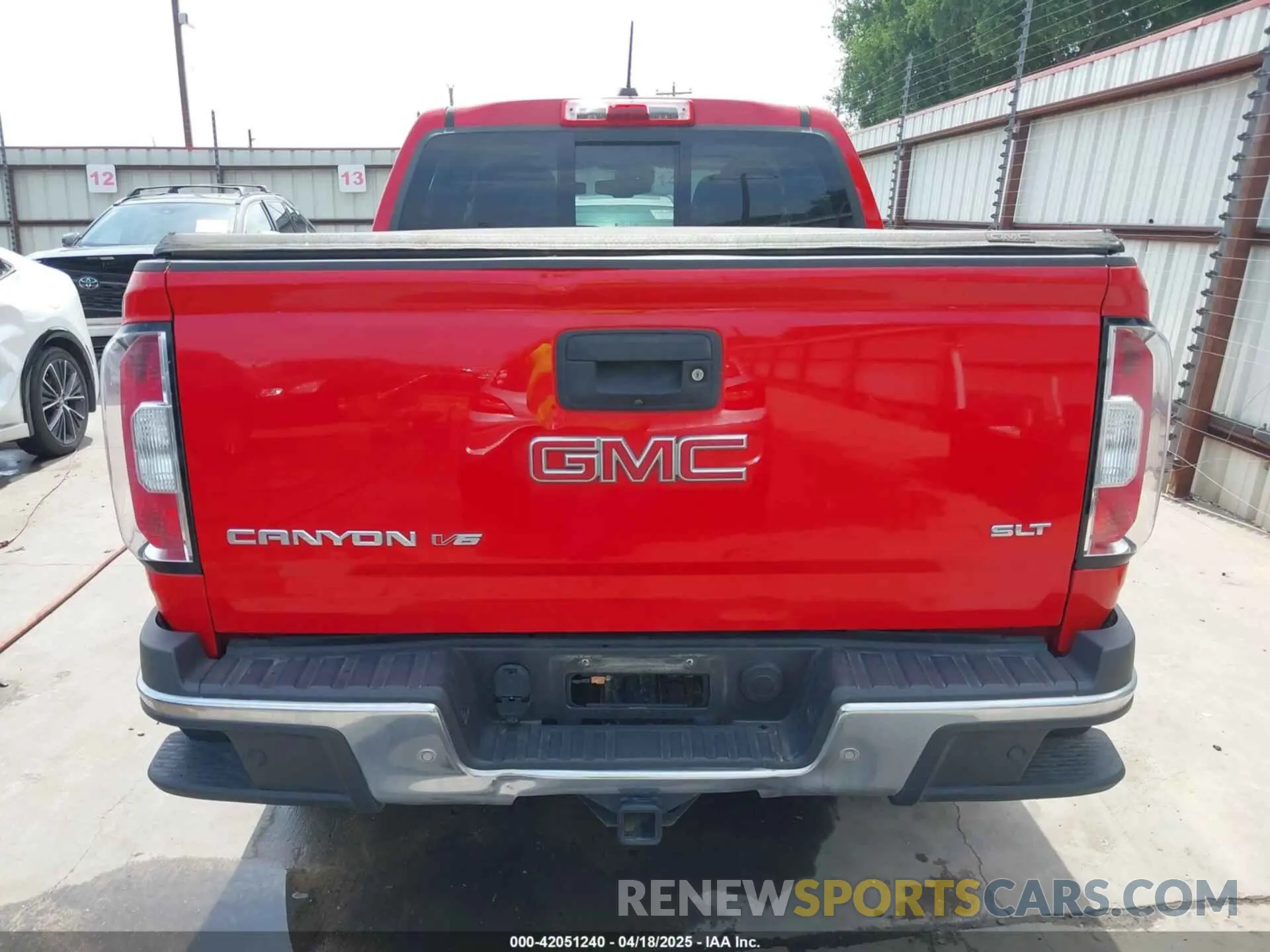 19 Photograph of a damaged car 1GTG6DEN9K1209534 GMC CANYON 2019