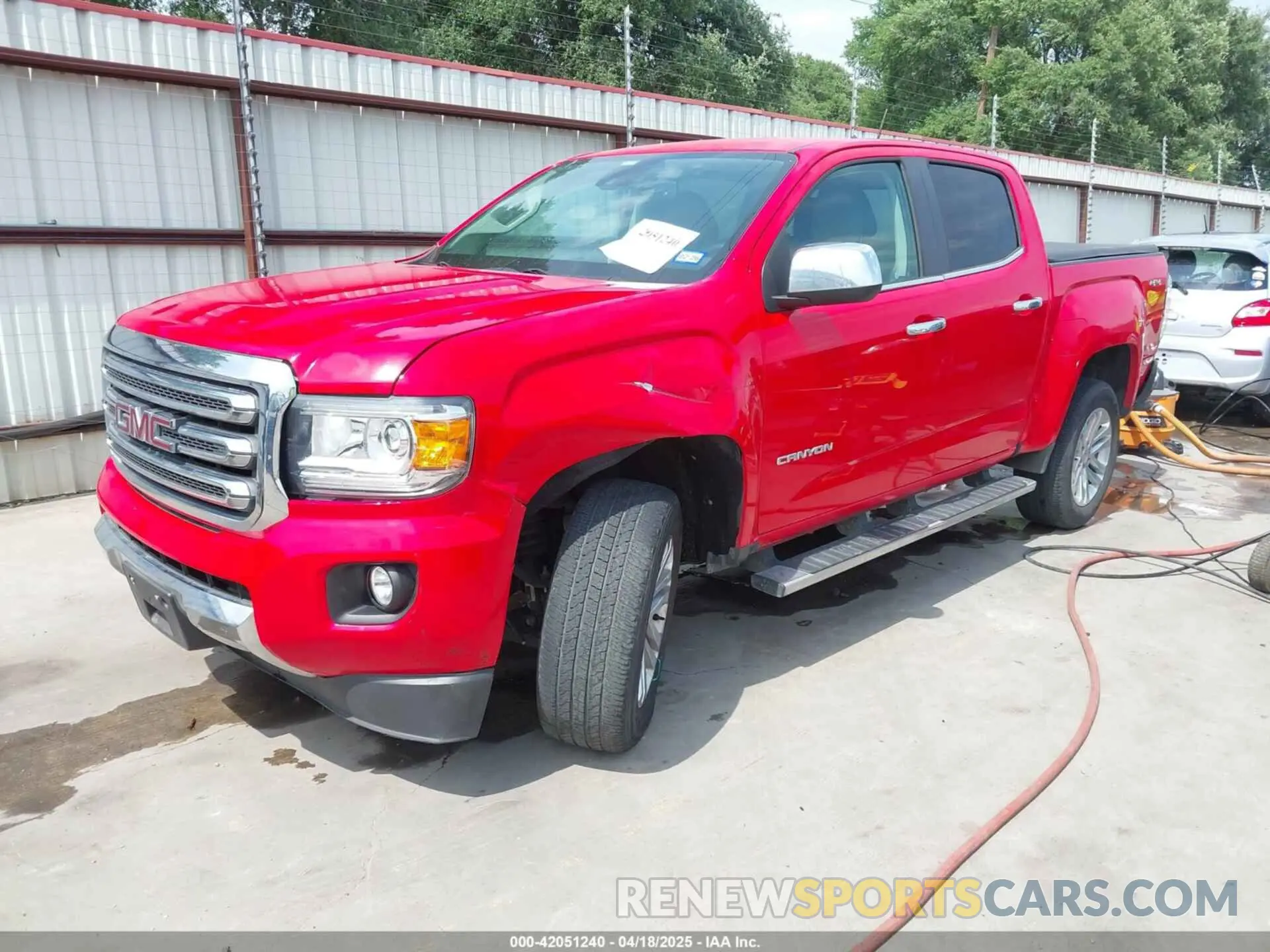 2 Photograph of a damaged car 1GTG6DEN9K1209534 GMC CANYON 2019