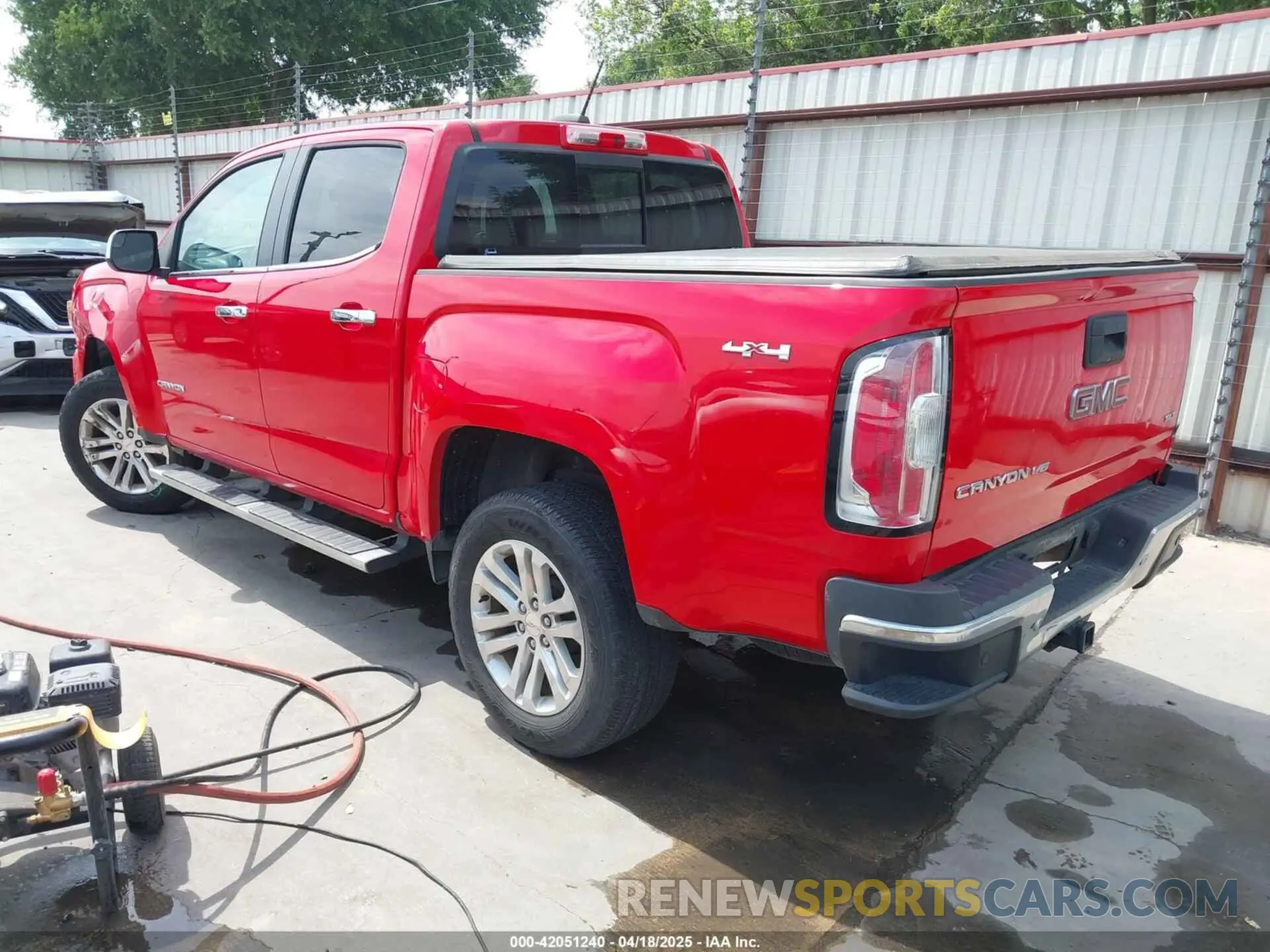 3 Photograph of a damaged car 1GTG6DEN9K1209534 GMC CANYON 2019