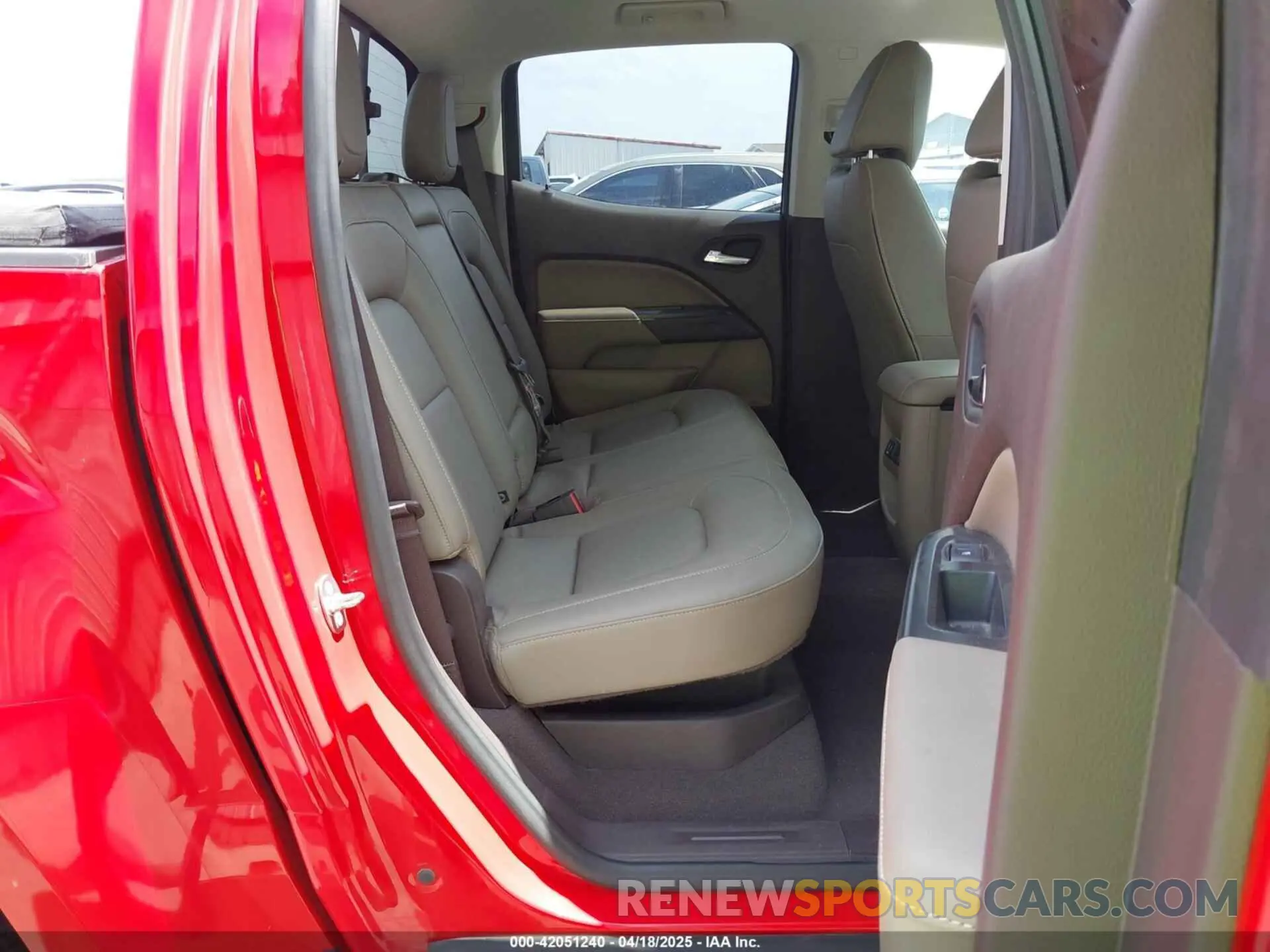 8 Photograph of a damaged car 1GTG6DEN9K1209534 GMC CANYON 2019