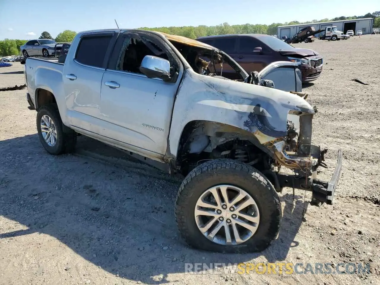4 Photograph of a damaged car 1GTG6DENXK1263599 GMC CANYON 2019