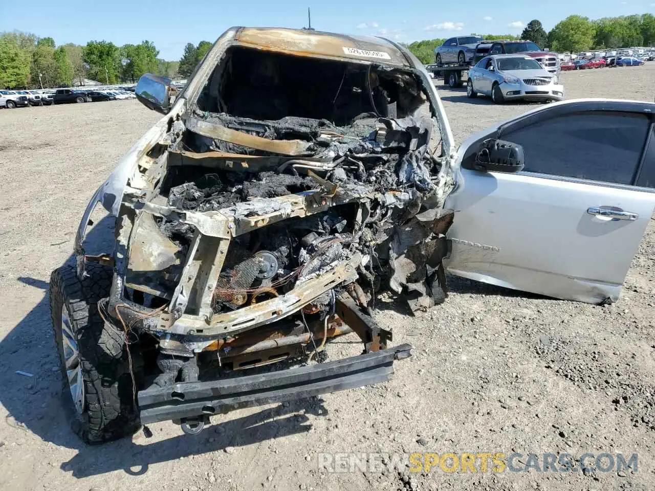 5 Photograph of a damaged car 1GTG6DENXK1263599 GMC CANYON 2019