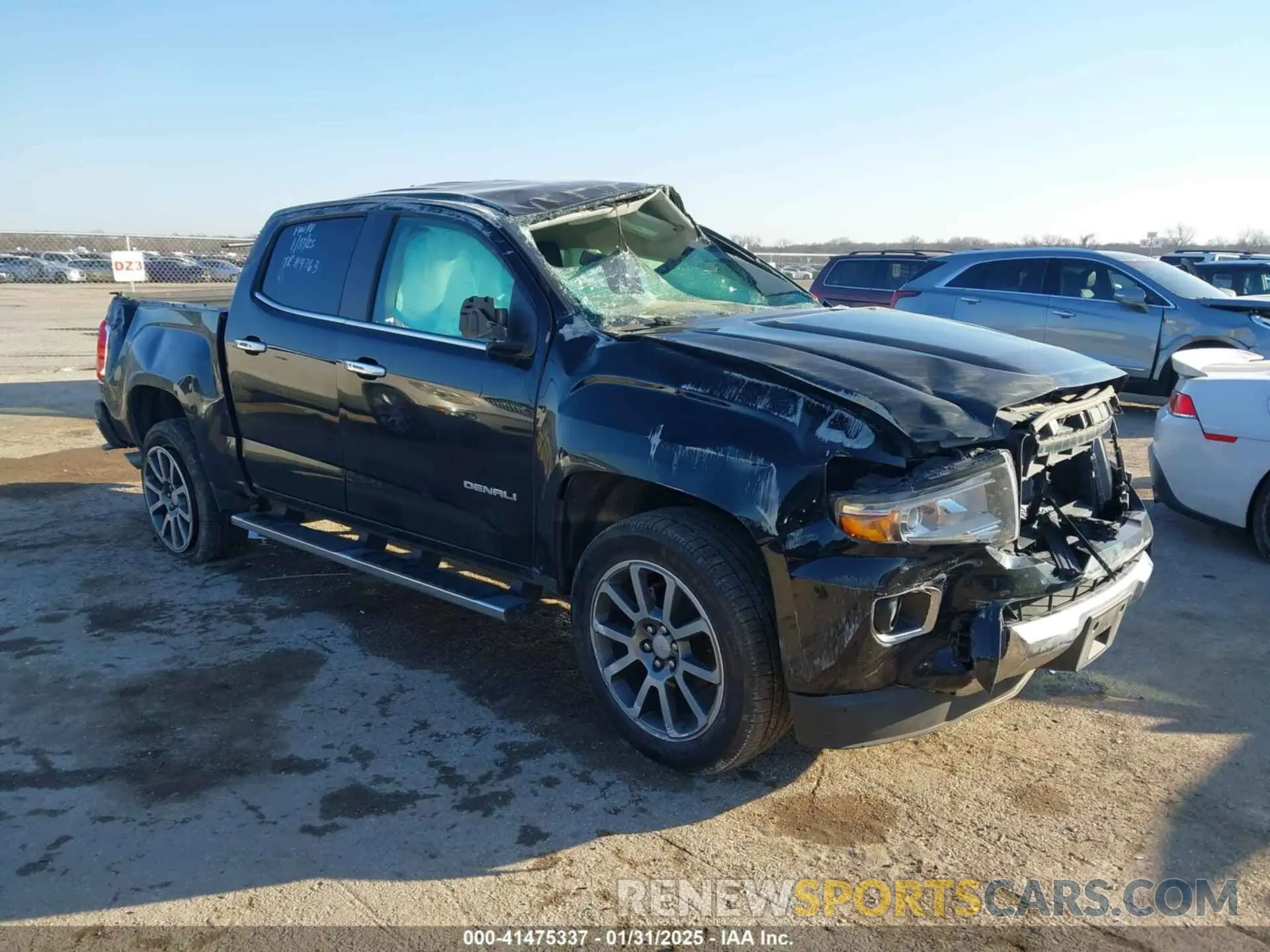 1 Photograph of a damaged car 1GTG6EEN0K1106301 GMC CANYON 2019