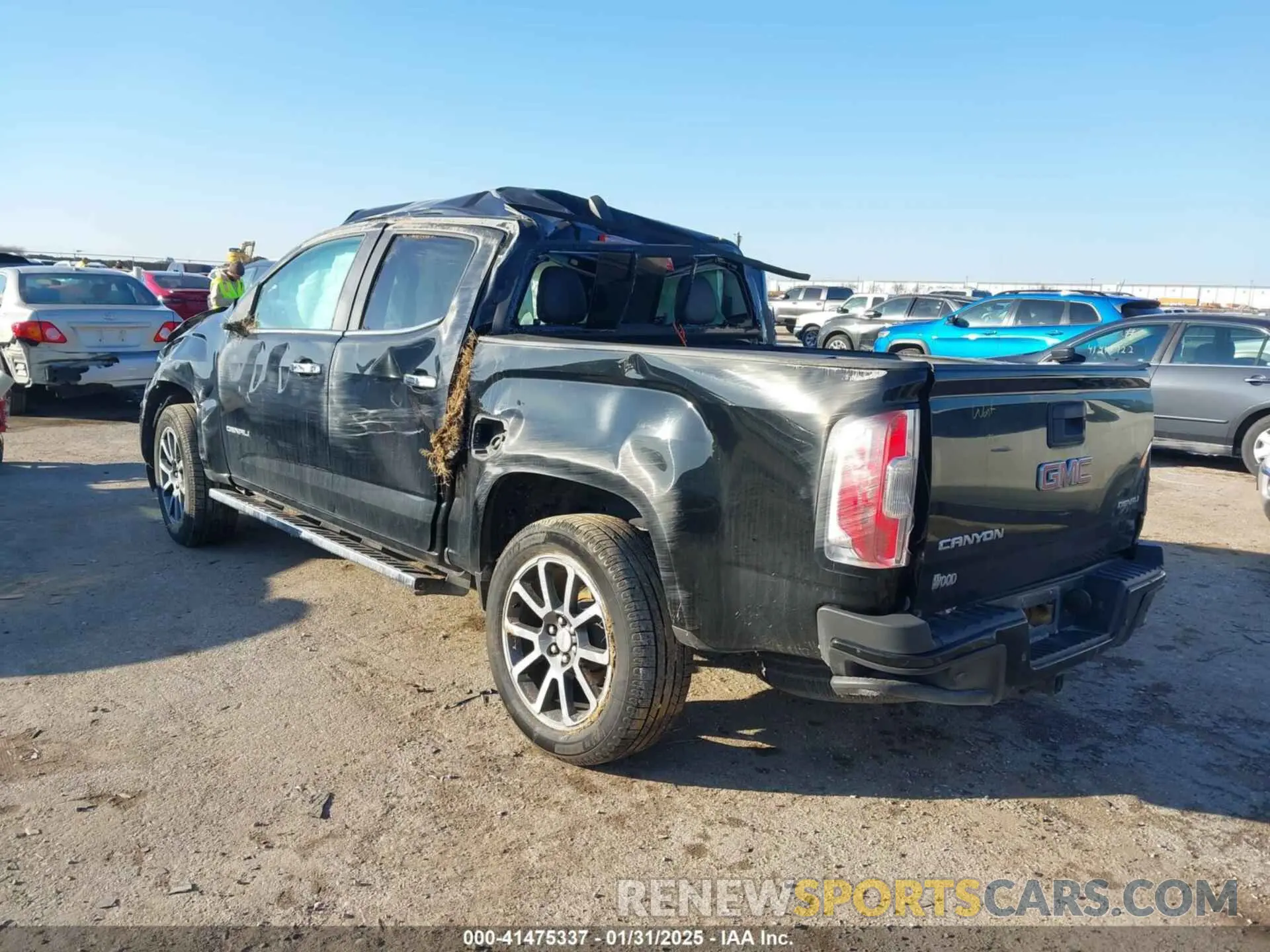 3 Photograph of a damaged car 1GTG6EEN0K1106301 GMC CANYON 2019