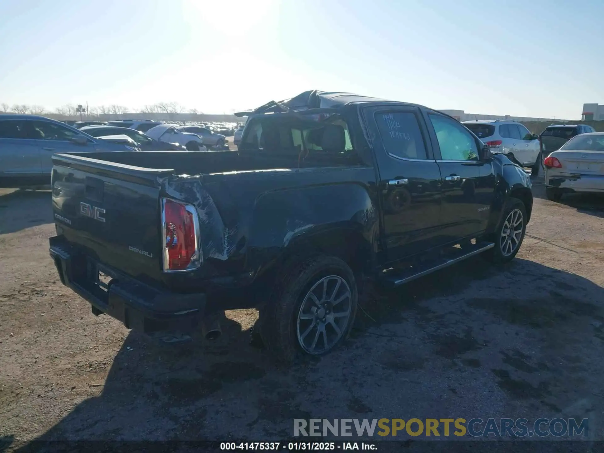 4 Photograph of a damaged car 1GTG6EEN0K1106301 GMC CANYON 2019