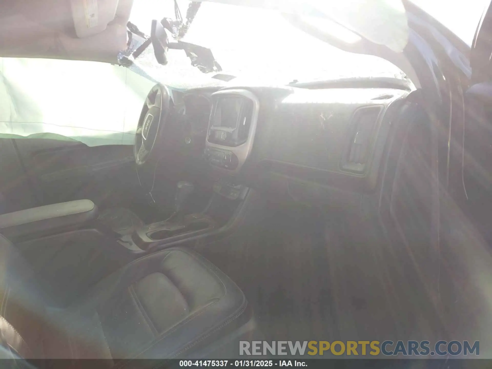 5 Photograph of a damaged car 1GTG6EEN0K1106301 GMC CANYON 2019