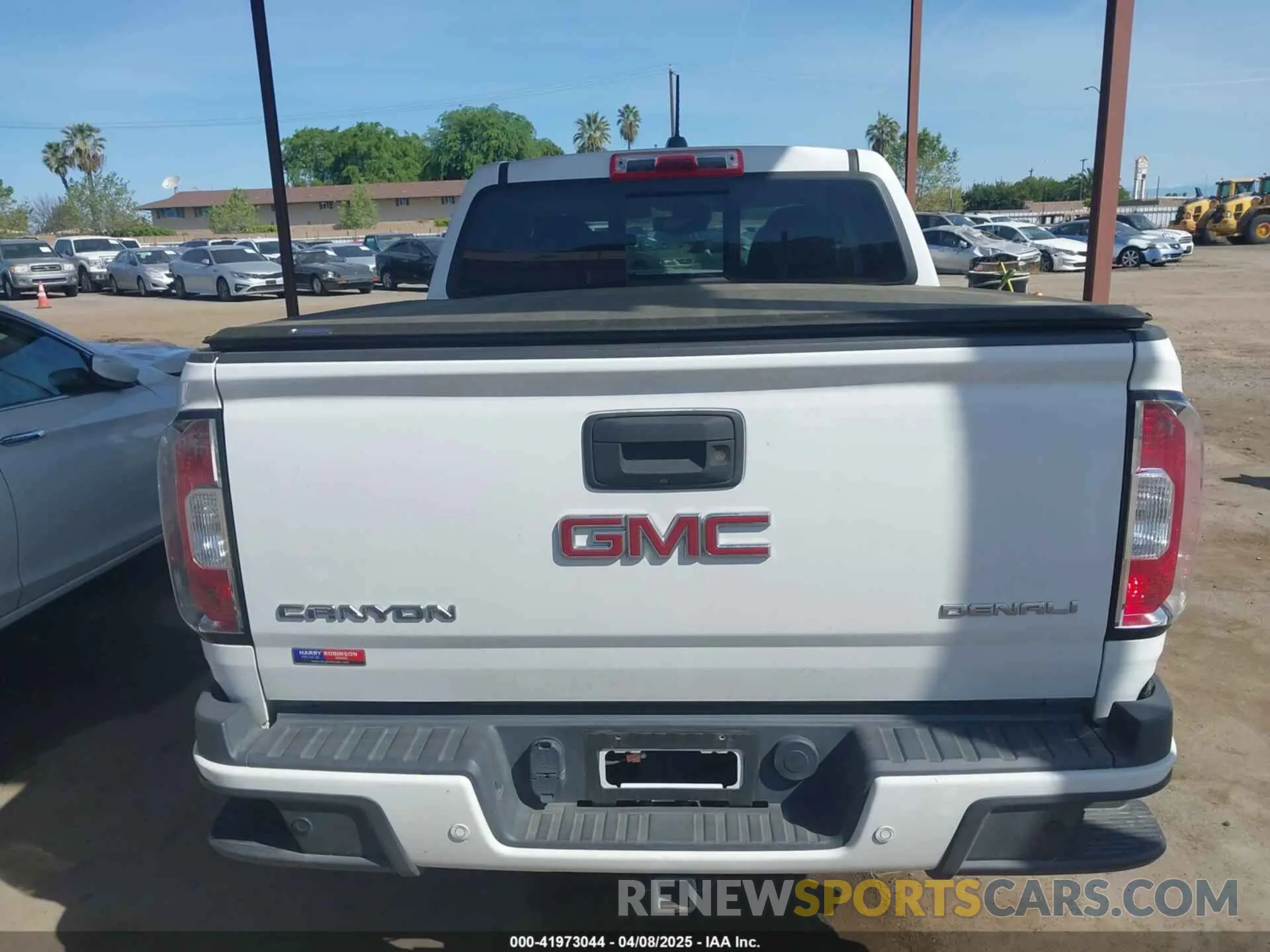 16 Photograph of a damaged car 1GTG6EEN2K1102637 GMC CANYON 2019