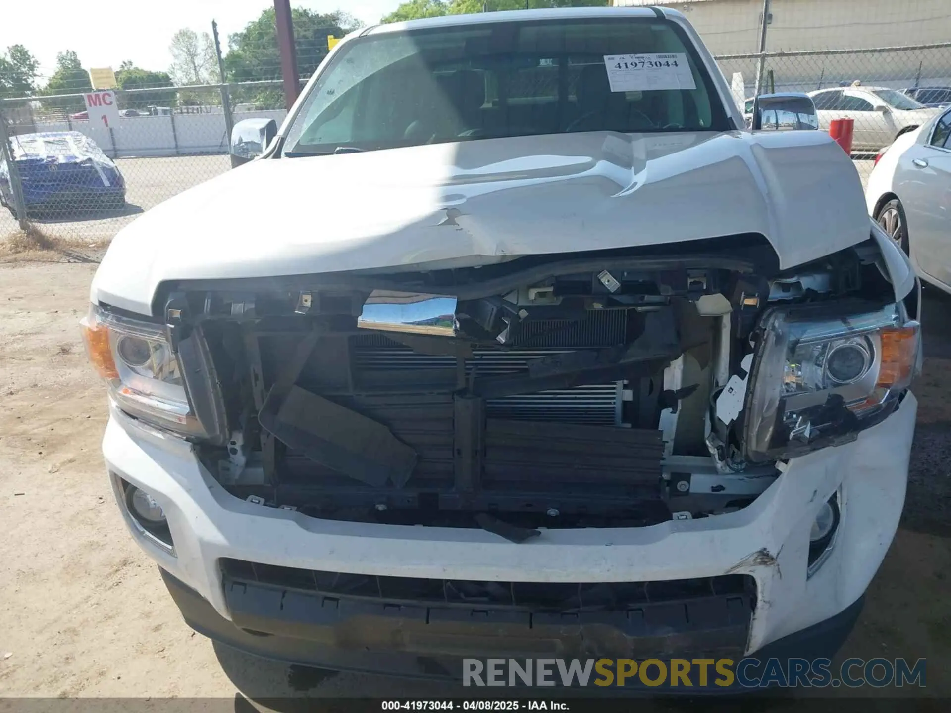 6 Photograph of a damaged car 1GTG6EEN2K1102637 GMC CANYON 2019