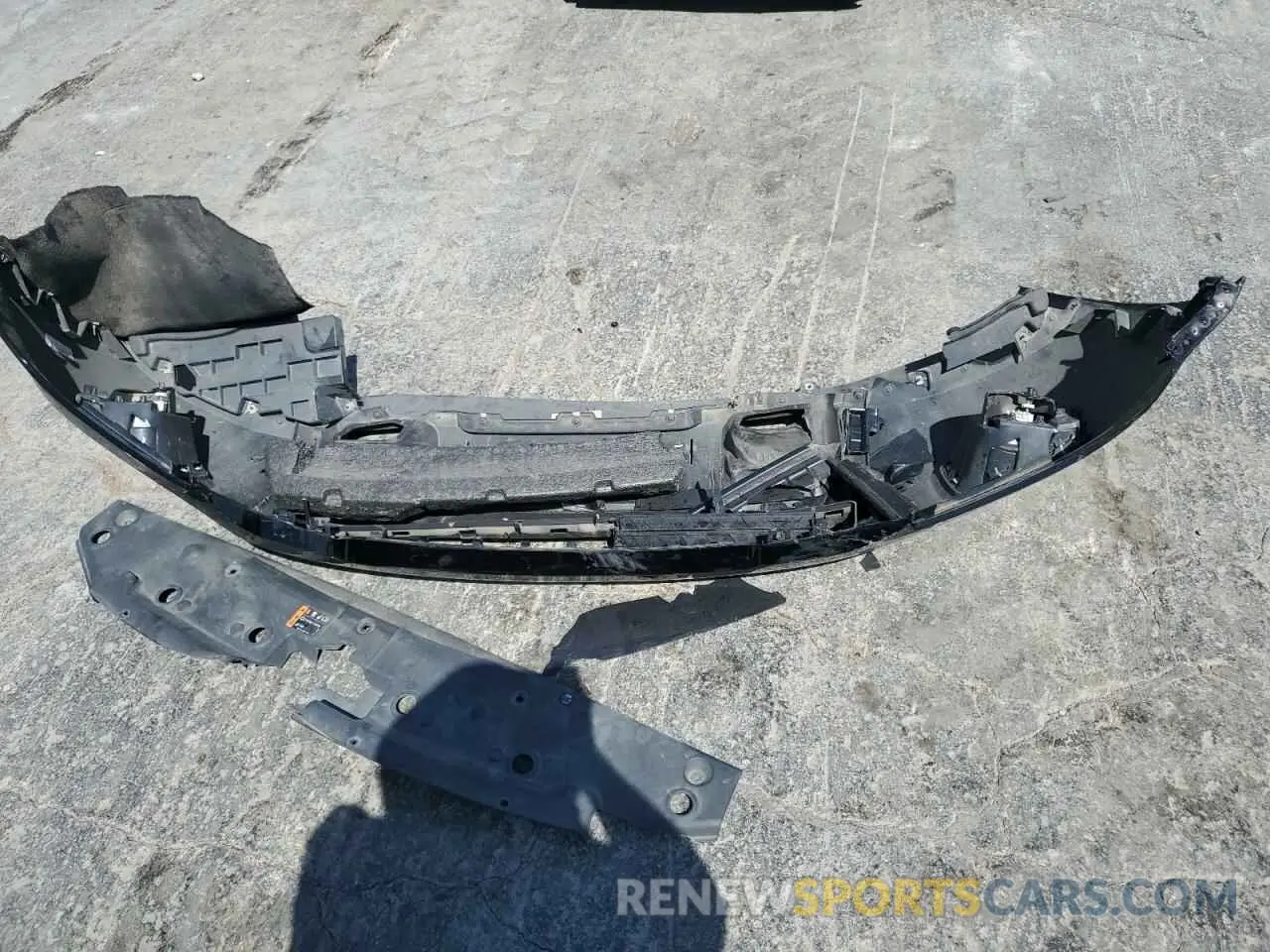 12 Photograph of a damaged car 1GTG6EEN3K1215657 GMC CANYON 2019