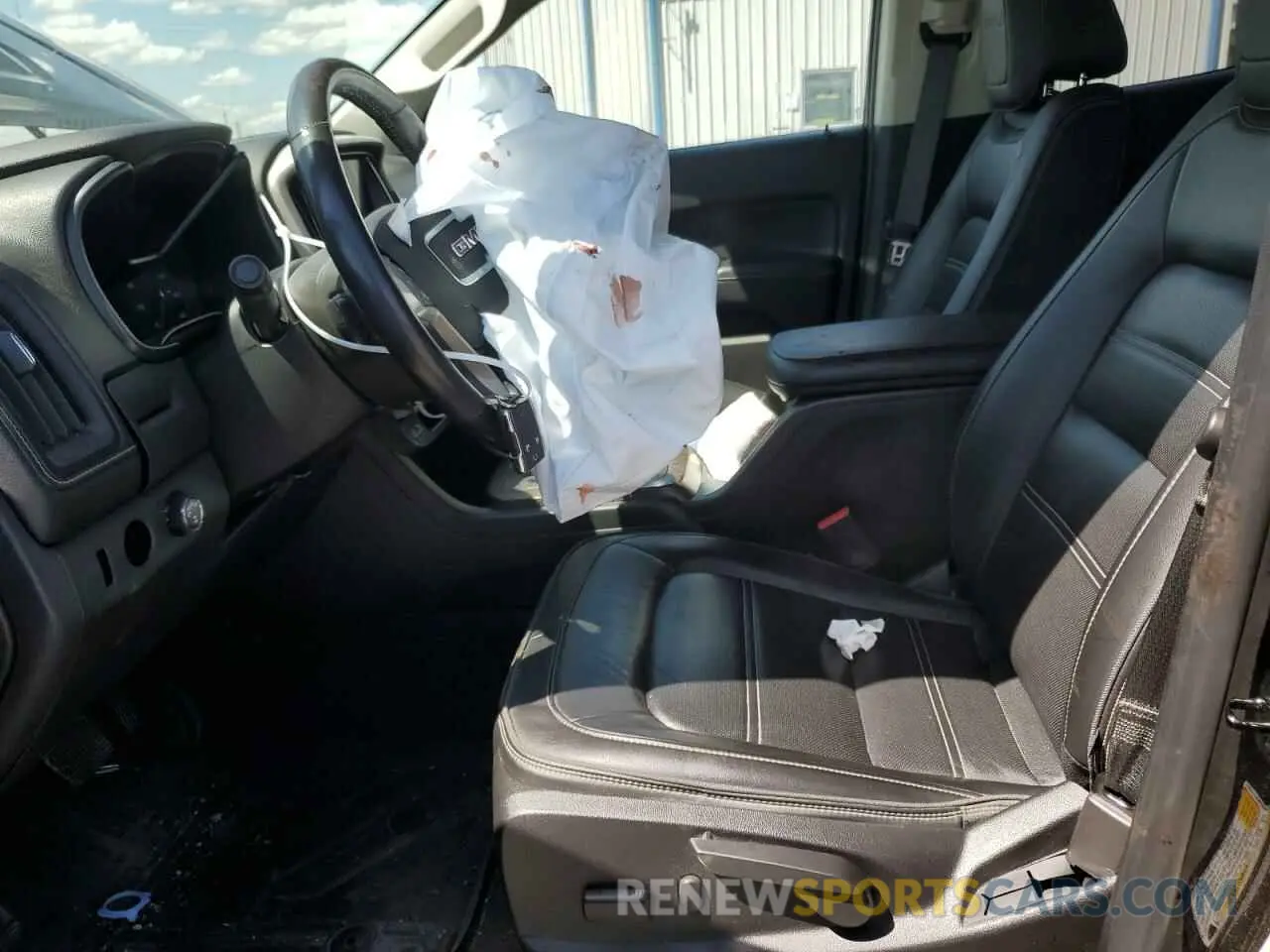 7 Photograph of a damaged car 1GTG6EEN3K1215657 GMC CANYON 2019