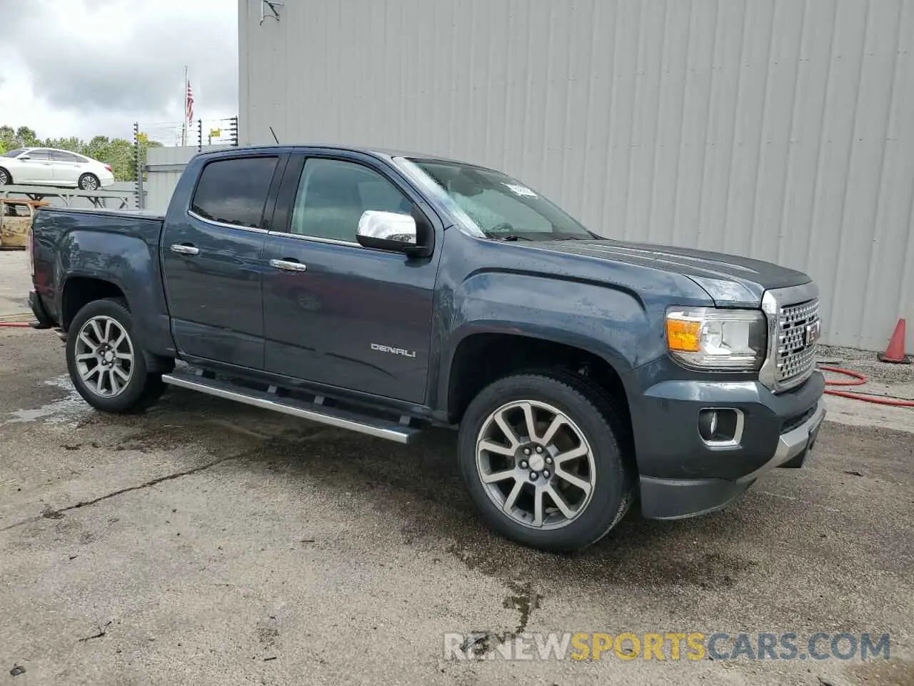 4 Photograph of a damaged car 1GTG6EEN6K1272872 GMC CANYON 2019