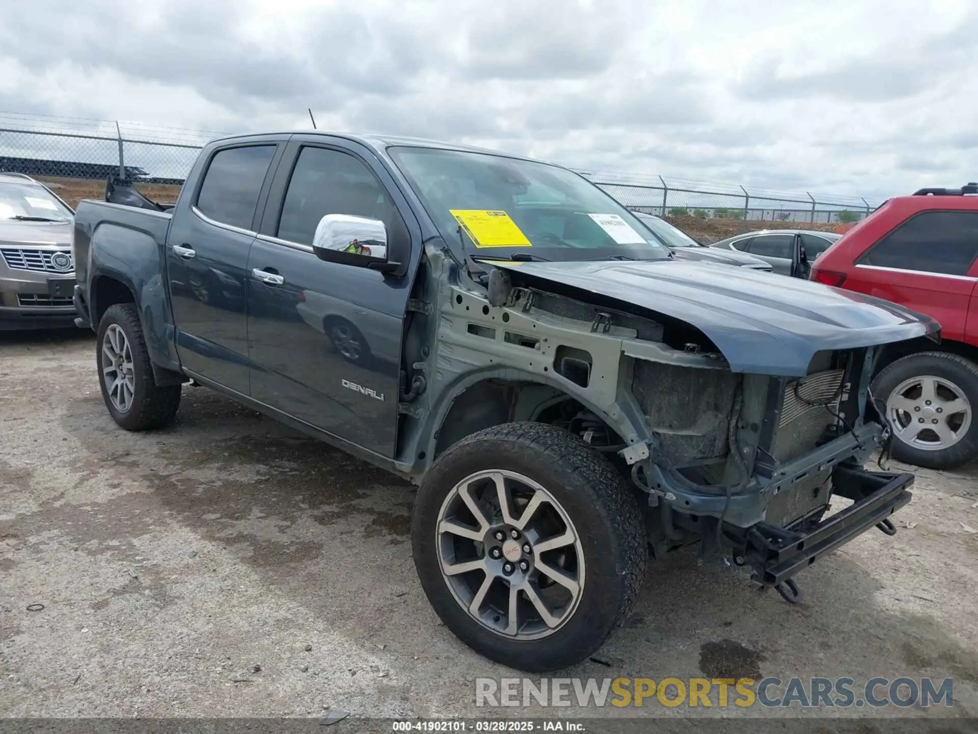 1 Photograph of a damaged car 1GTG6EEN6K1354469 GMC CANYON 2019