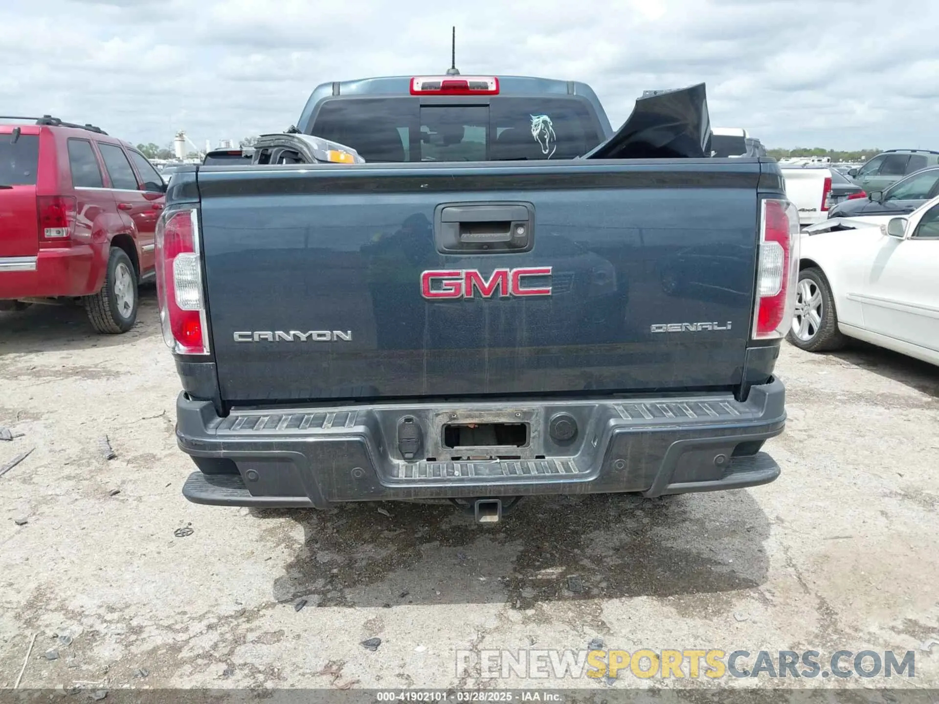 17 Photograph of a damaged car 1GTG6EEN6K1354469 GMC CANYON 2019