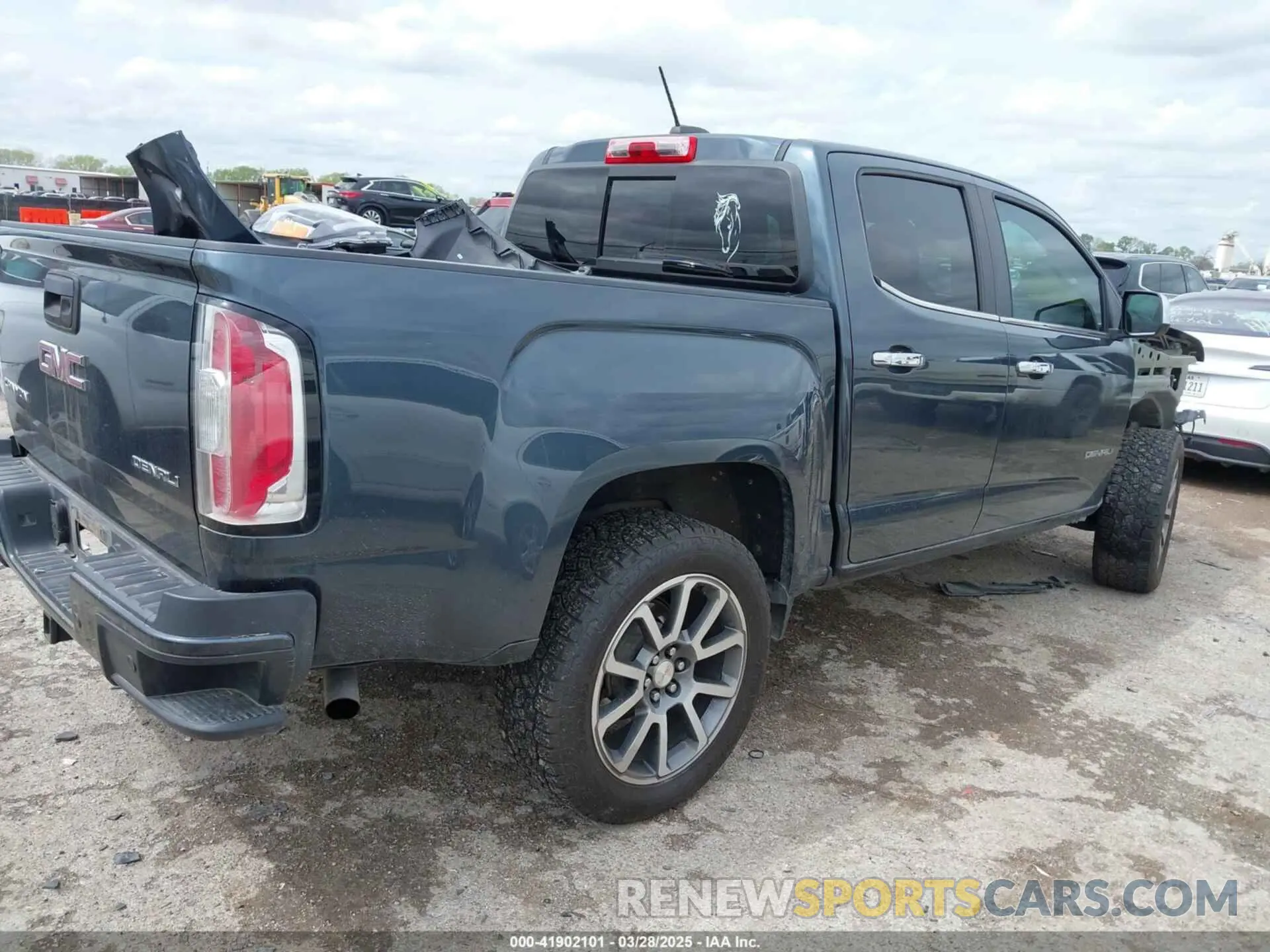 4 Photograph of a damaged car 1GTG6EEN6K1354469 GMC CANYON 2019
