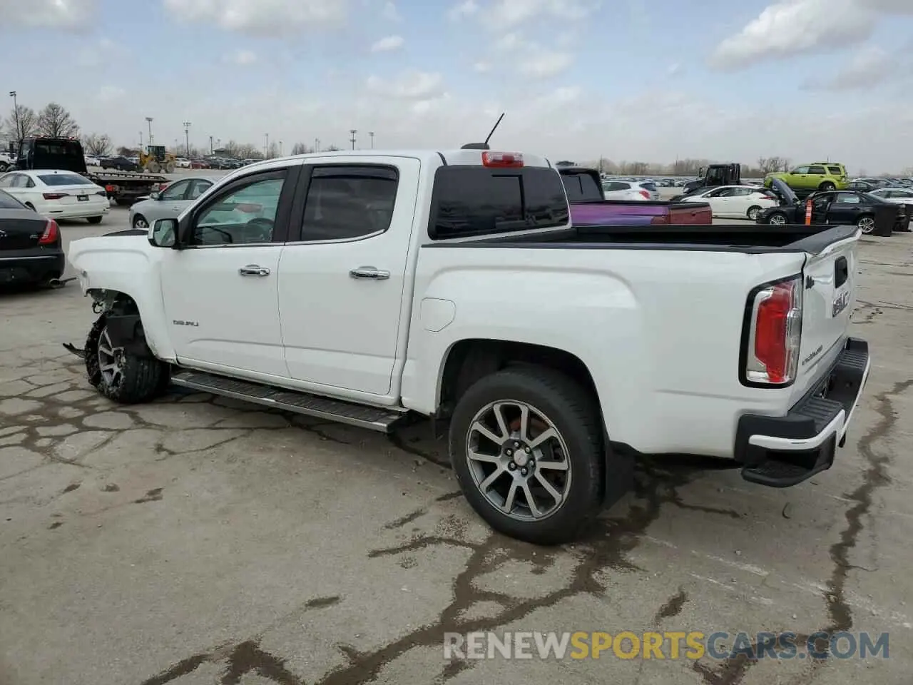 2 Photograph of a damaged car 1GTG6EENXK1173178 GMC CANYON 2019