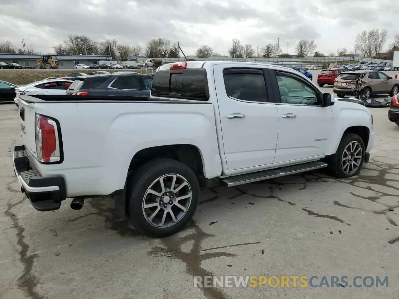 3 Photograph of a damaged car 1GTG6EENXK1173178 GMC CANYON 2019