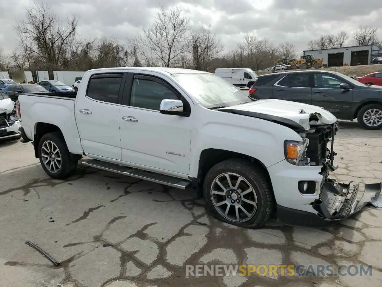 4 Photograph of a damaged car 1GTG6EENXK1173178 GMC CANYON 2019