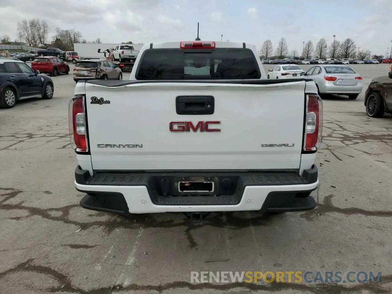 6 Photograph of a damaged car 1GTG6EENXK1173178 GMC CANYON 2019