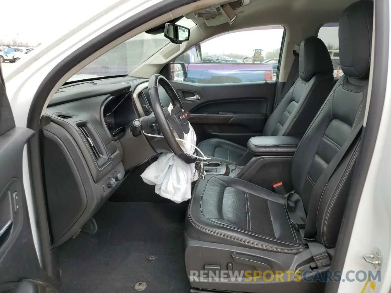 7 Photograph of a damaged car 1GTG6EENXK1173178 GMC CANYON 2019