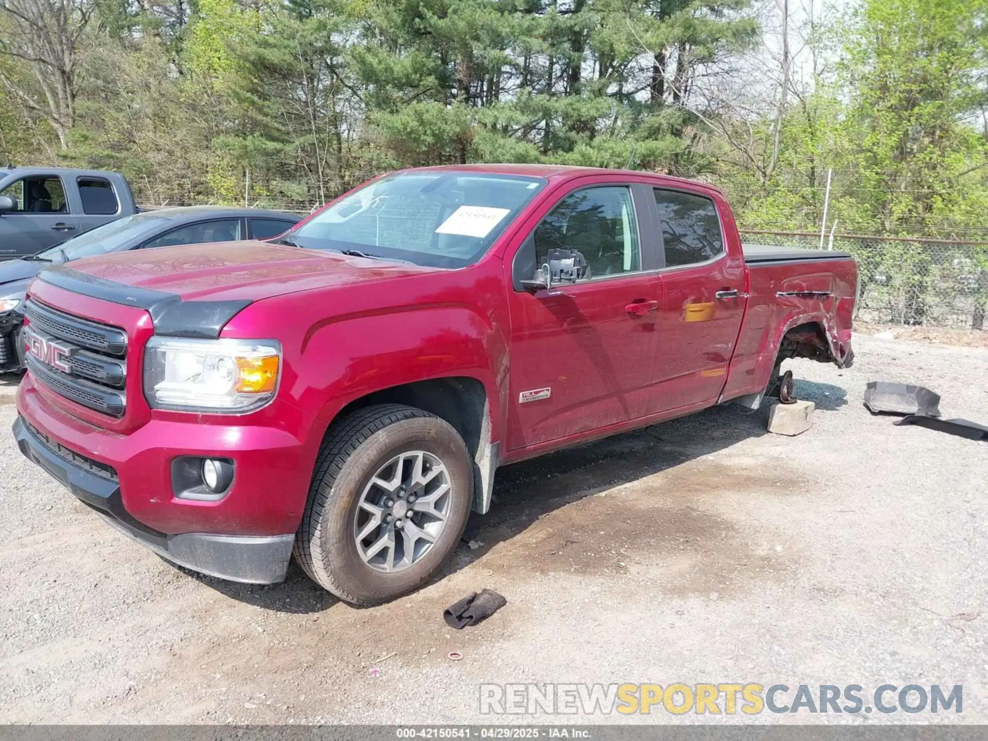 2 Photograph of a damaged car 1GTG6FEN1K1290802 GMC CANYON 2019