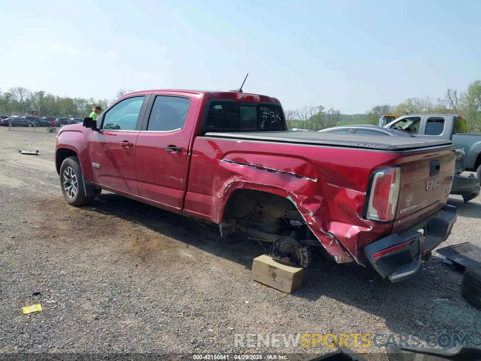 3 Photograph of a damaged car 1GTG6FEN1K1290802 GMC CANYON 2019