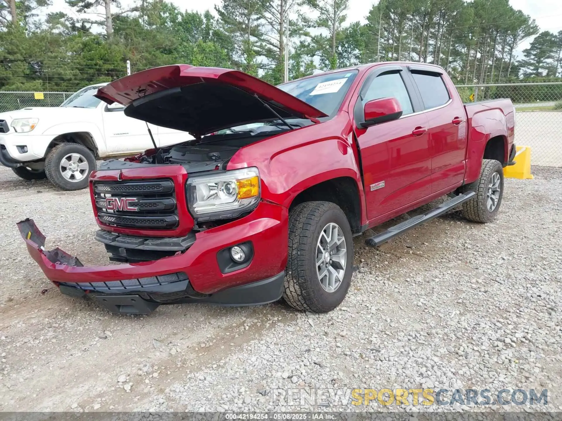 2 Photograph of a damaged car 1GTG6FEN3K1139203 GMC CANYON 2019