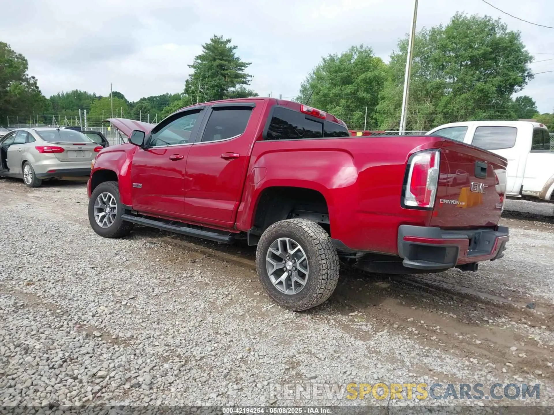 3 Photograph of a damaged car 1GTG6FEN3K1139203 GMC CANYON 2019
