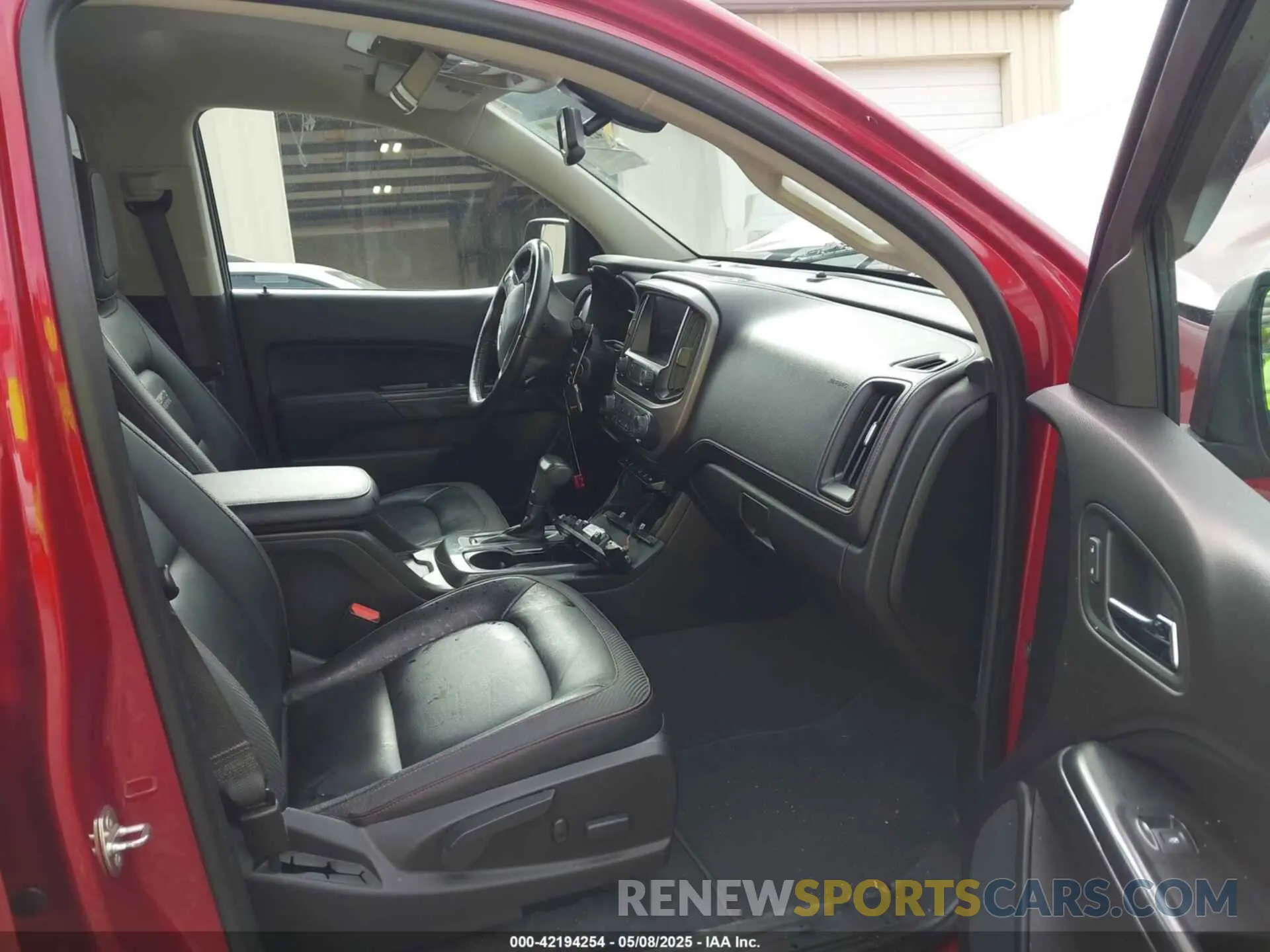 5 Photograph of a damaged car 1GTG6FEN3K1139203 GMC CANYON 2019