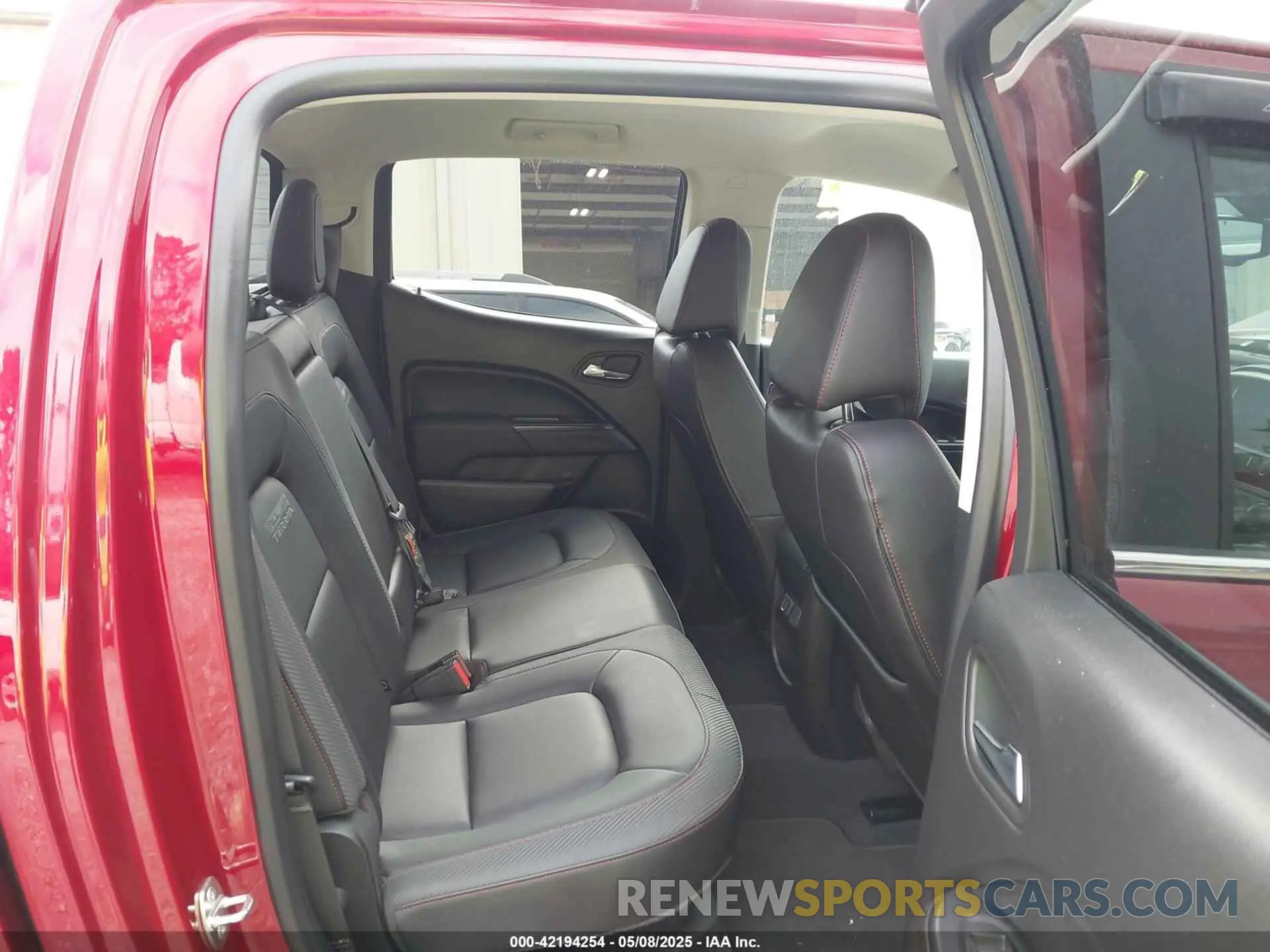 8 Photograph of a damaged car 1GTG6FEN3K1139203 GMC CANYON 2019