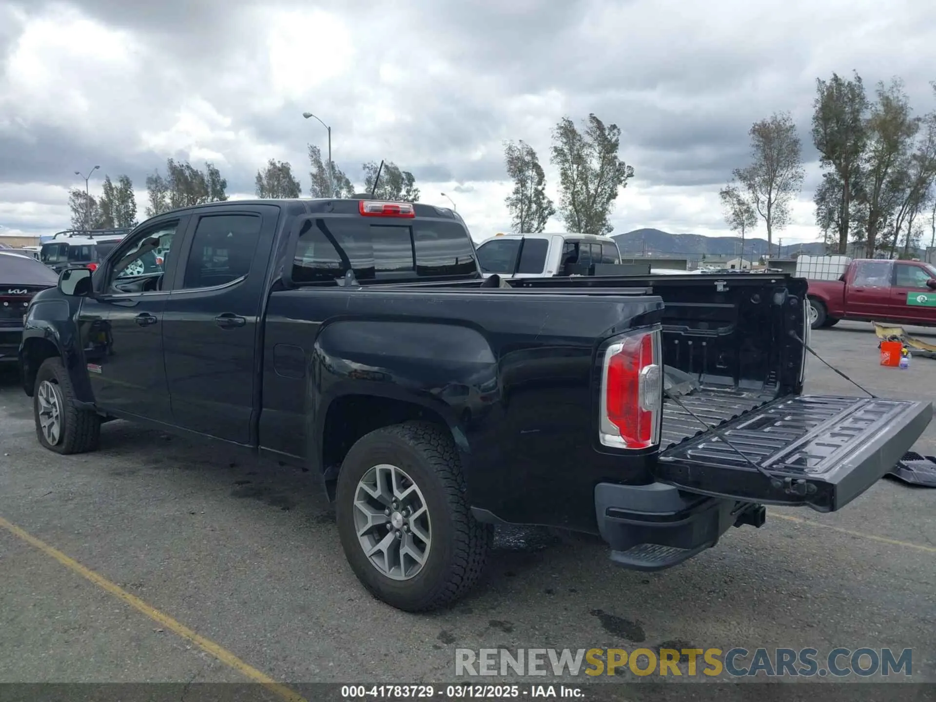 3 Photograph of a damaged car 1GTG6FEN7K1114207 GMC CANYON 2019