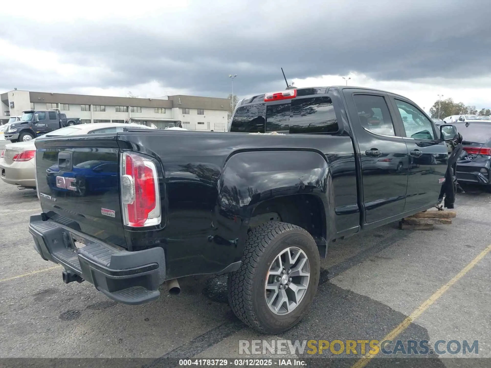 4 Photograph of a damaged car 1GTG6FEN7K1114207 GMC CANYON 2019