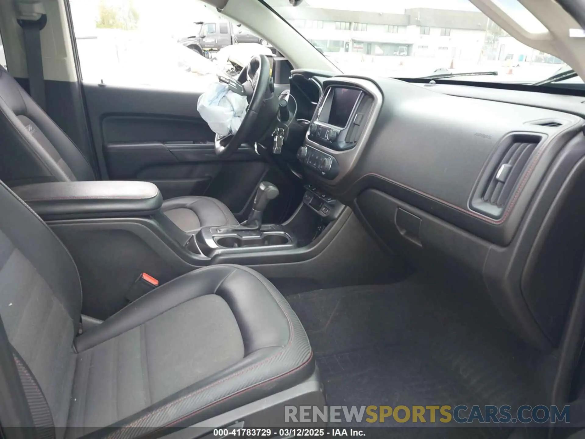 5 Photograph of a damaged car 1GTG6FEN7K1114207 GMC CANYON 2019