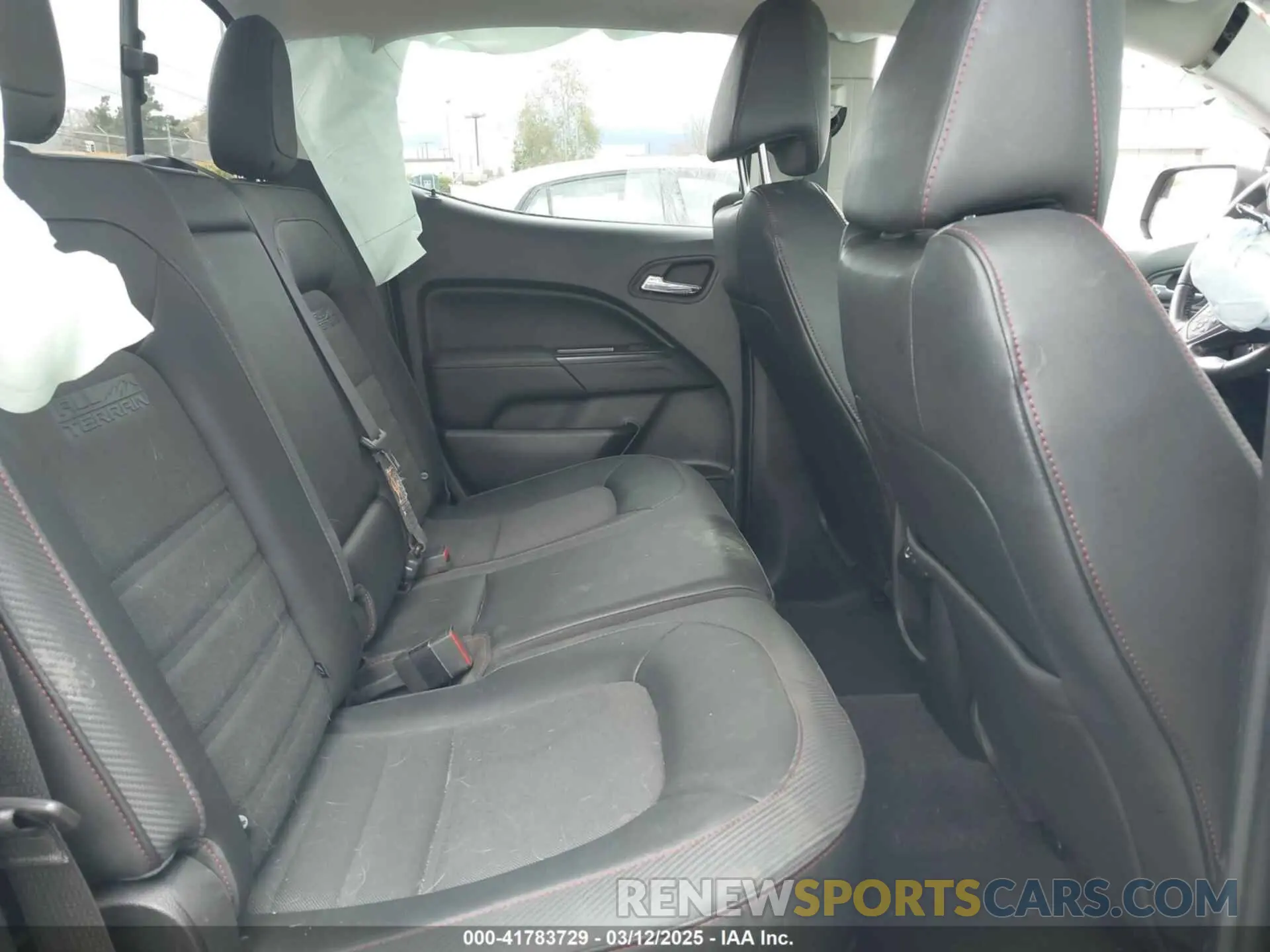 8 Photograph of a damaged car 1GTG6FEN7K1114207 GMC CANYON 2019