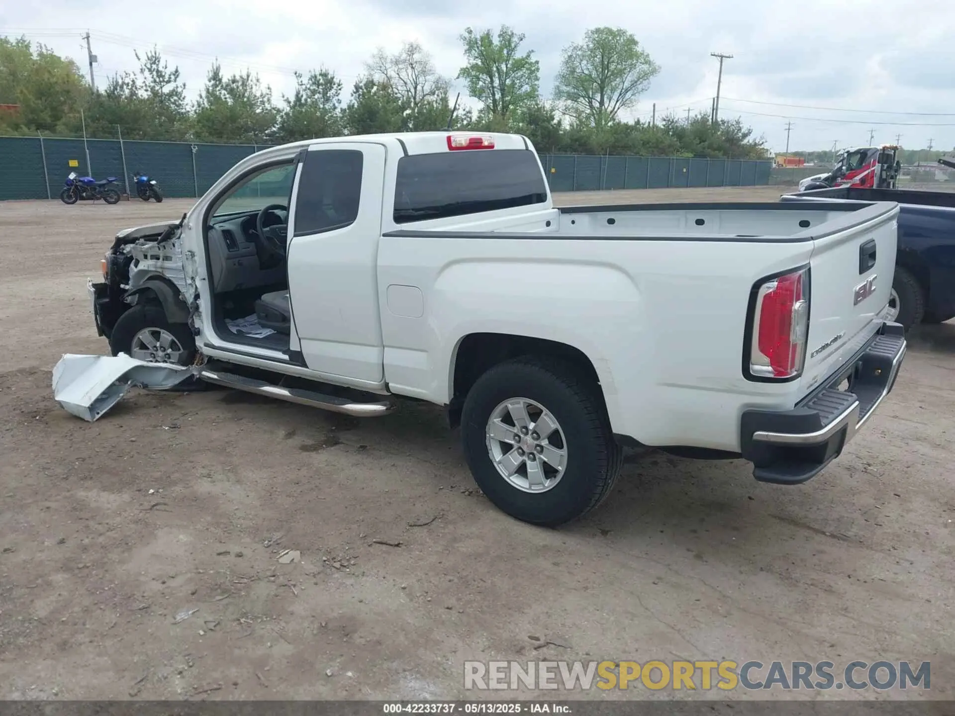 3 Photograph of a damaged car 1GTH5BEN6K1295820 GMC CANYON 2019