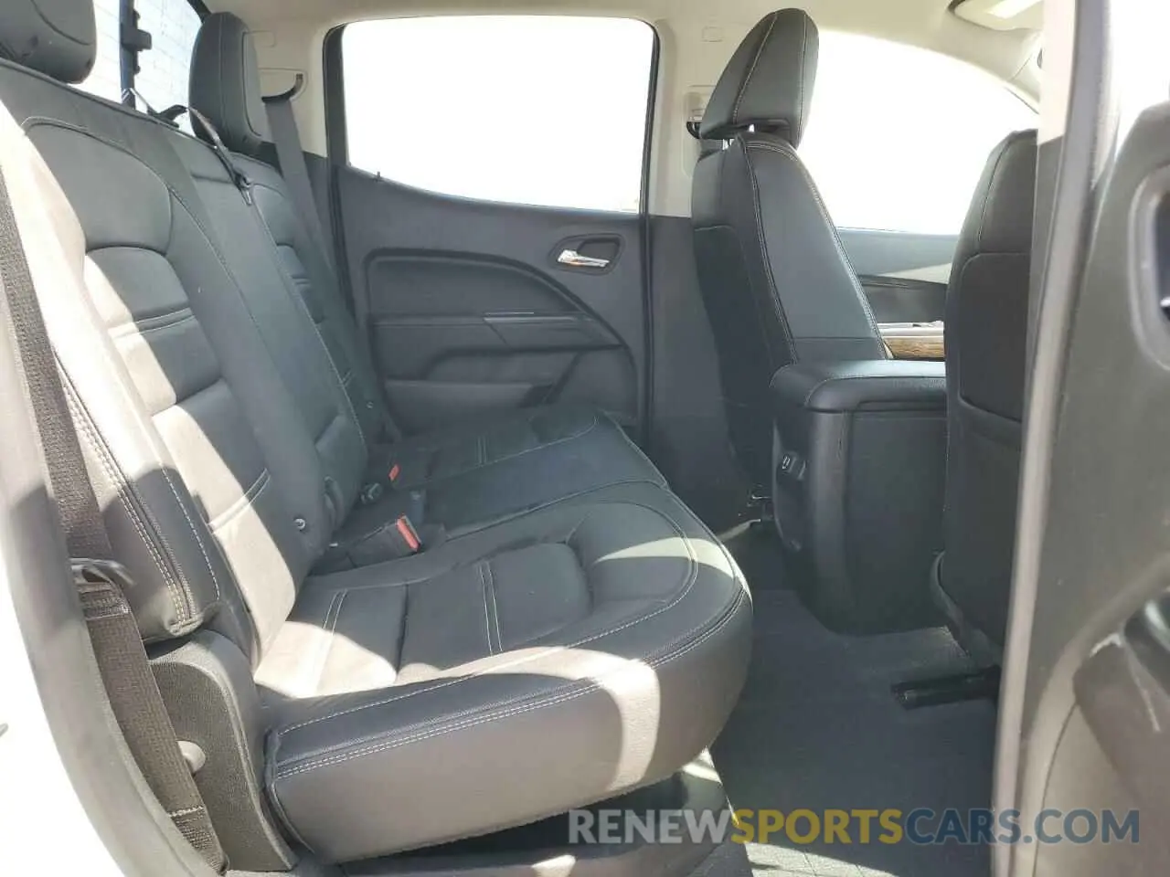 10 Photograph of a damaged car 1GTP6EE11K1292234 GMC CANYON 2019