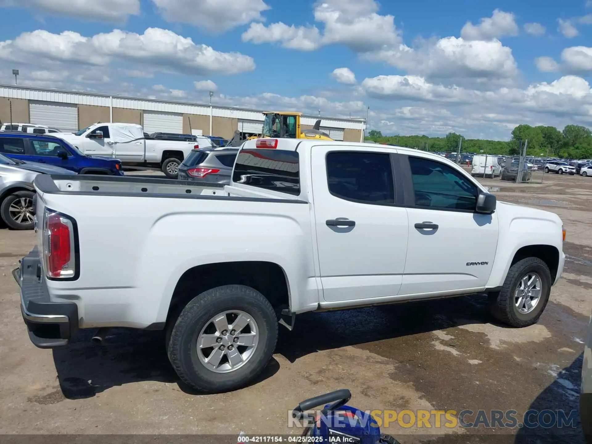 13 Photograph of a damaged car 1GTG5BEA3L1224410 GMC CANYON 2020