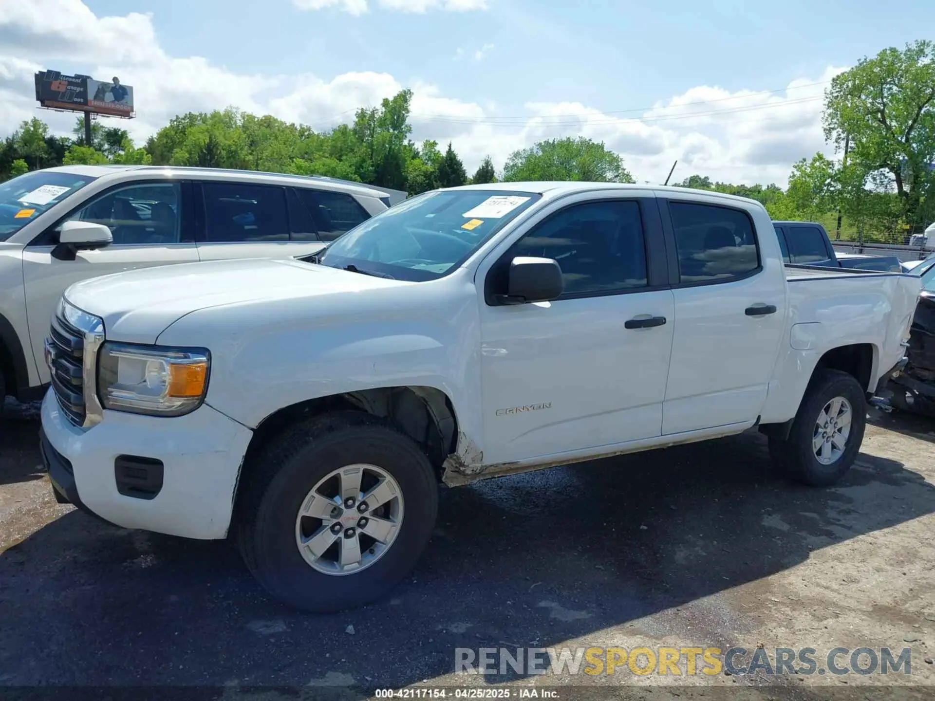 14 Photograph of a damaged car 1GTG5BEA3L1224410 GMC CANYON 2020