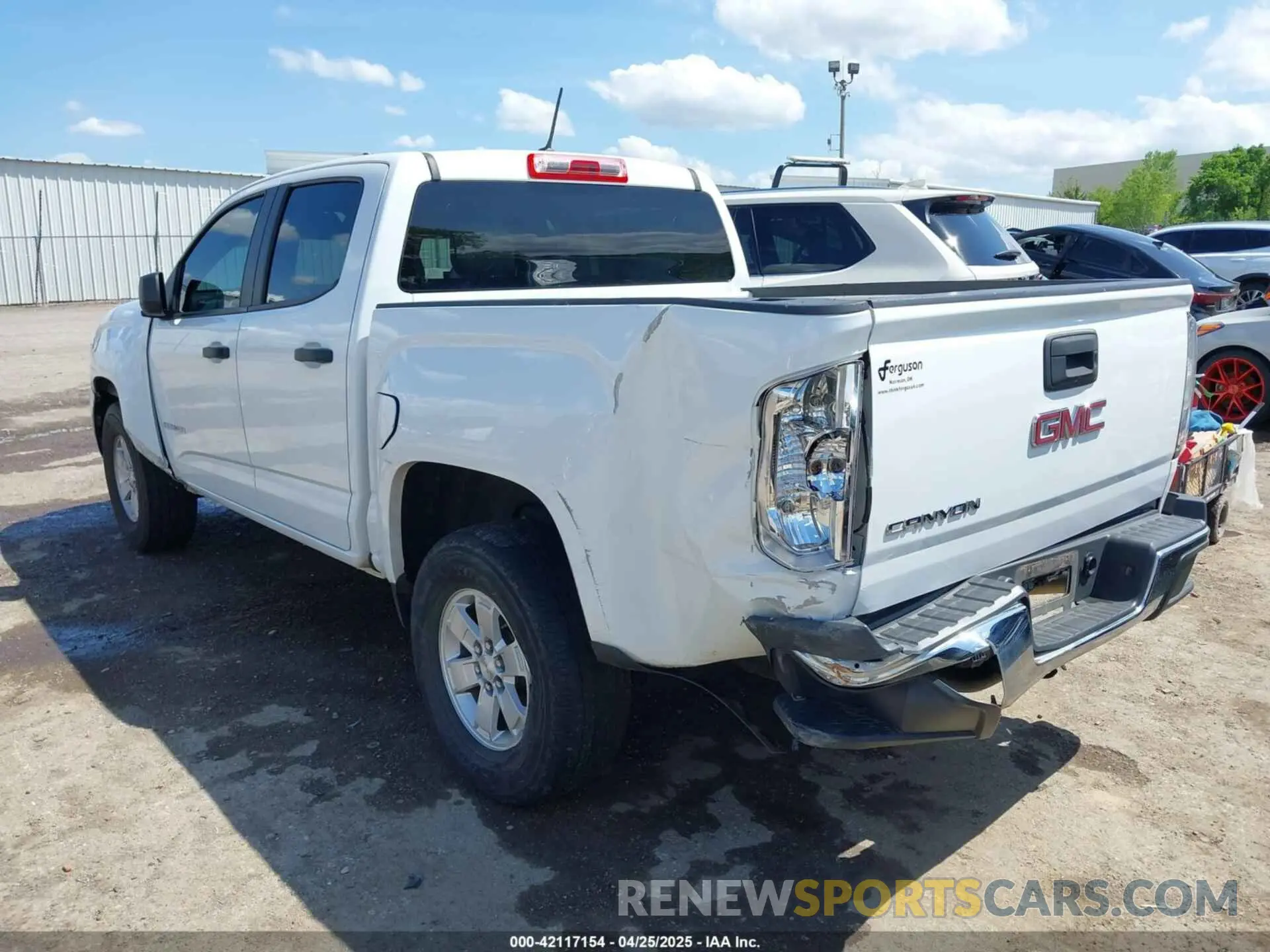3 Photograph of a damaged car 1GTG5BEA3L1224410 GMC CANYON 2020