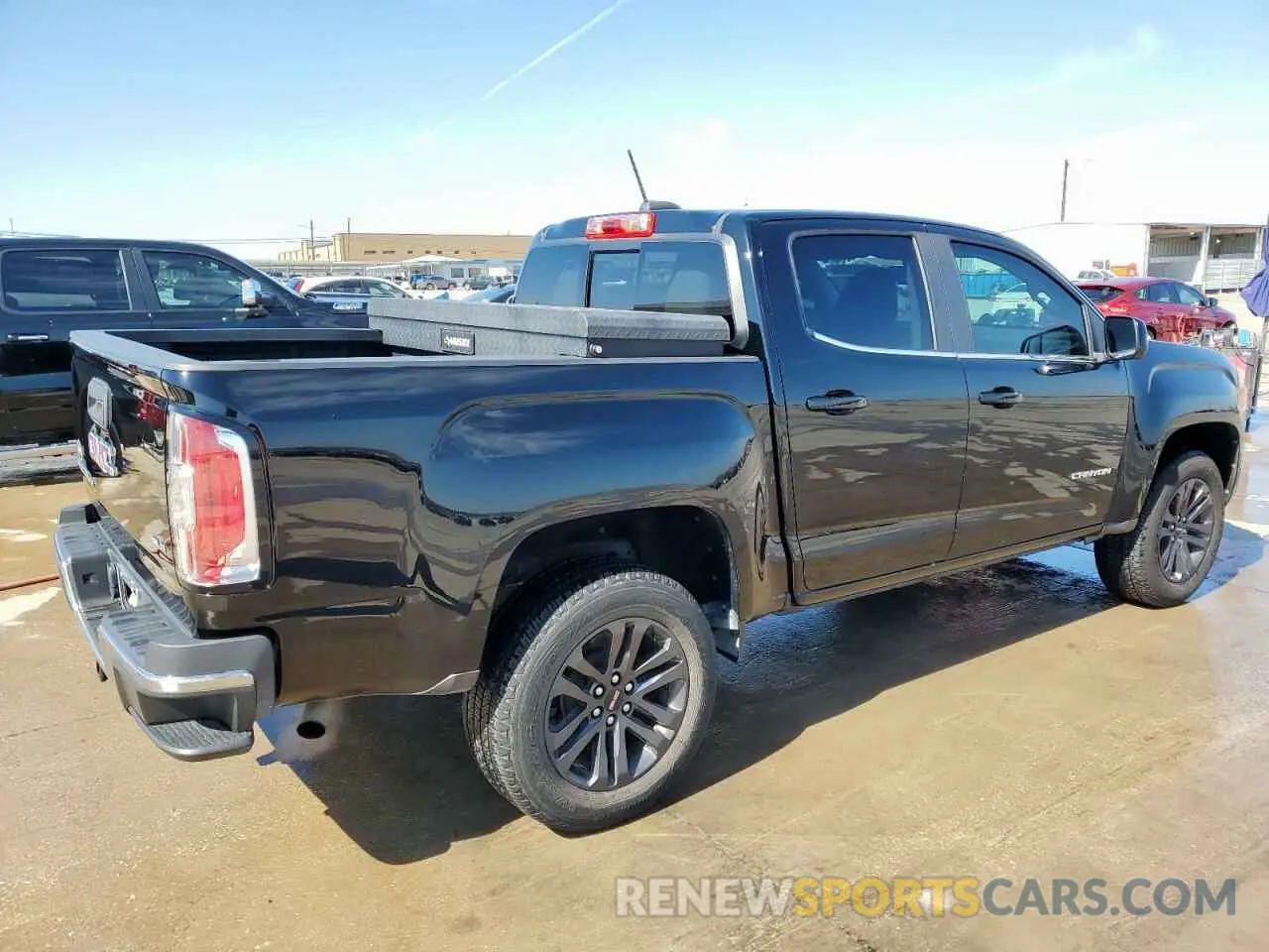 3 Photograph of a damaged car 1GTG5CEN2L1135565 GMC CANYON 2020