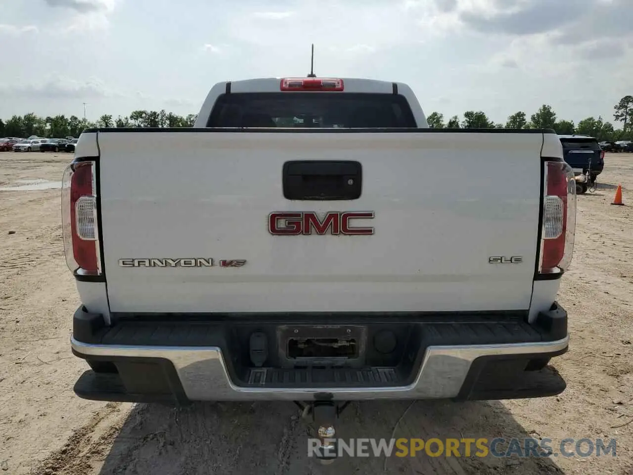 6 Photograph of a damaged car 1GTG5CEN6L1231215 GMC CANYON 2020