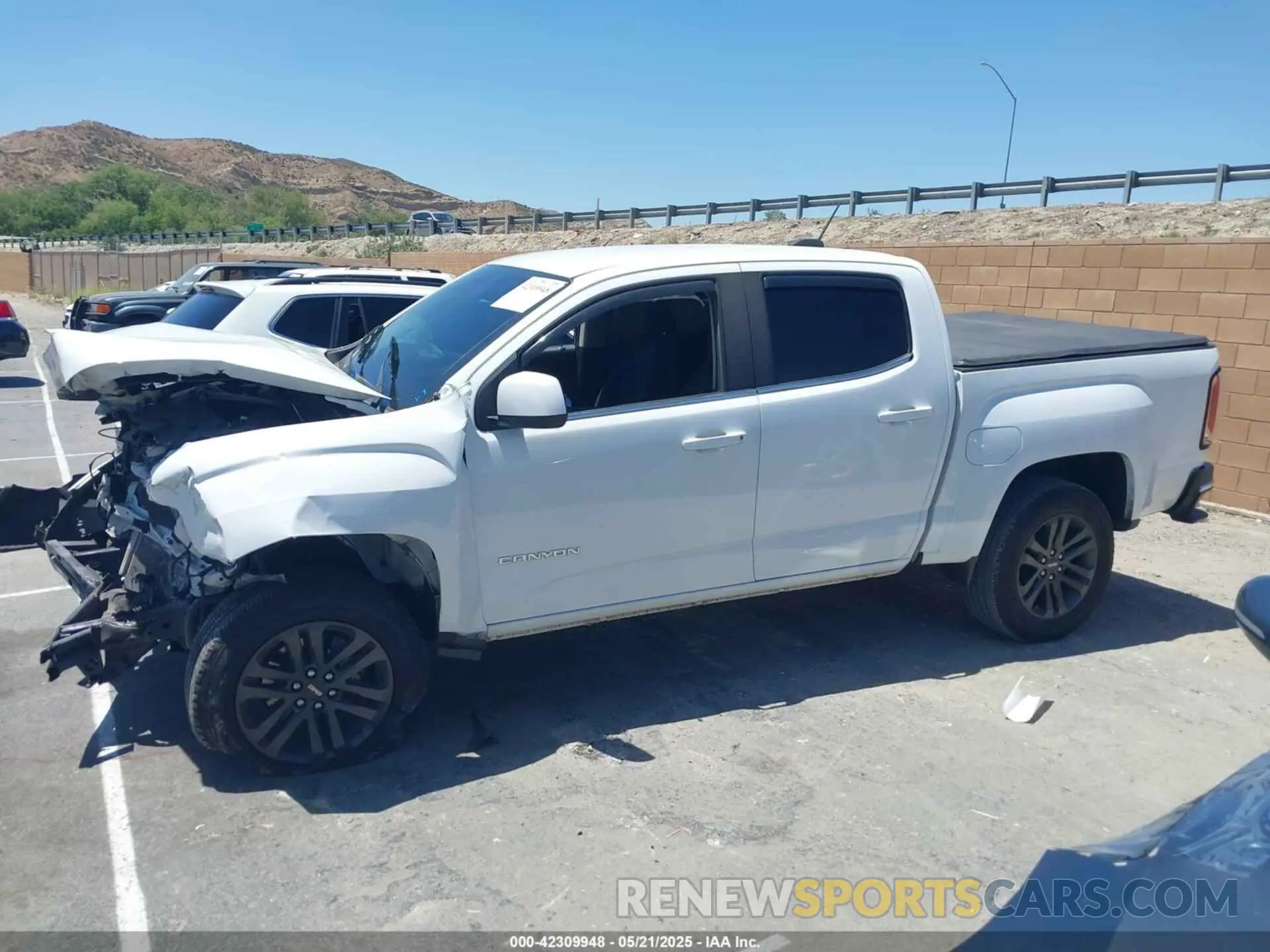 15 Photograph of a damaged car 1GTG5CEN7L1124478 GMC CANYON 2020