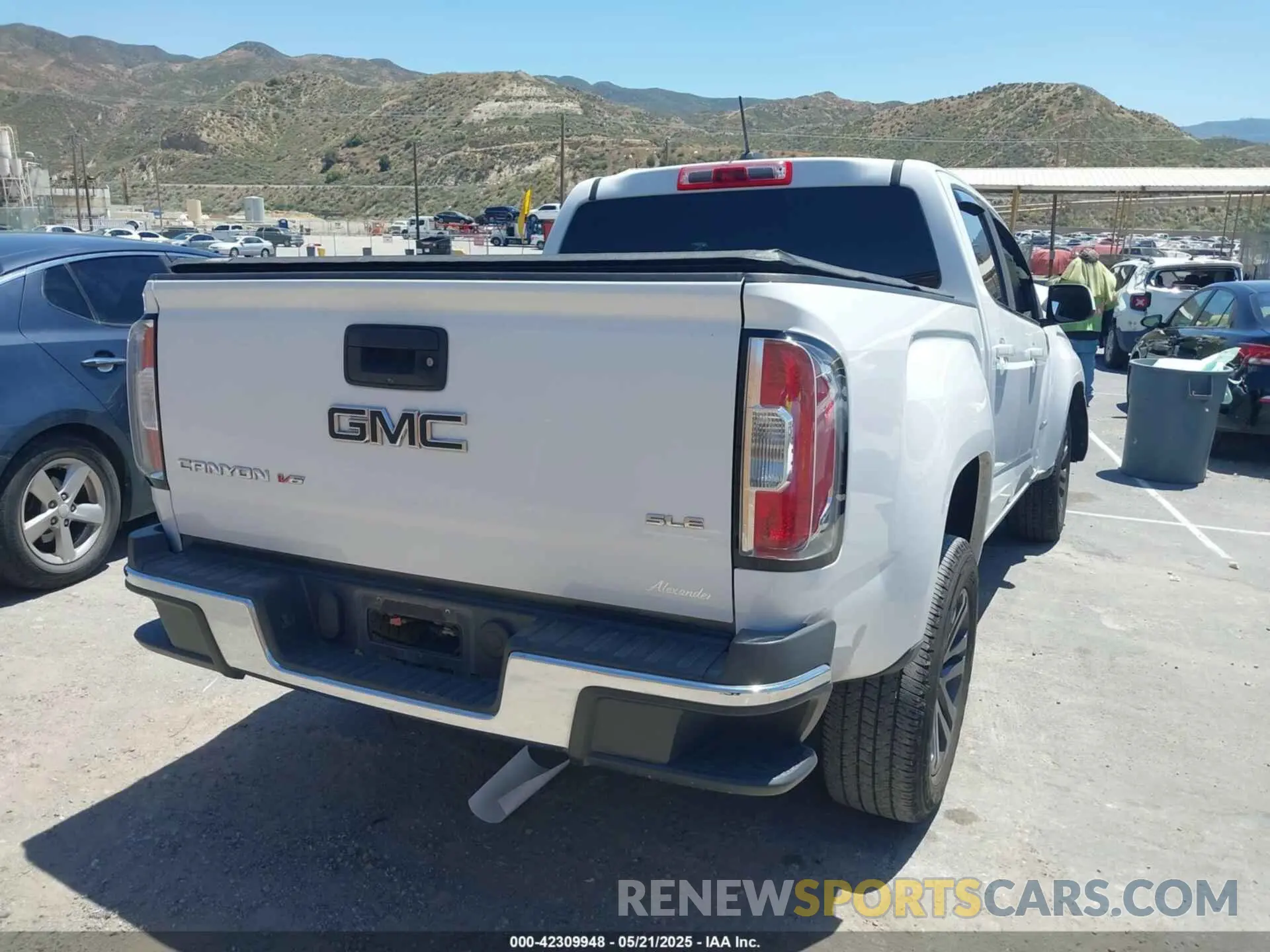 4 Photograph of a damaged car 1GTG5CEN7L1124478 GMC CANYON 2020